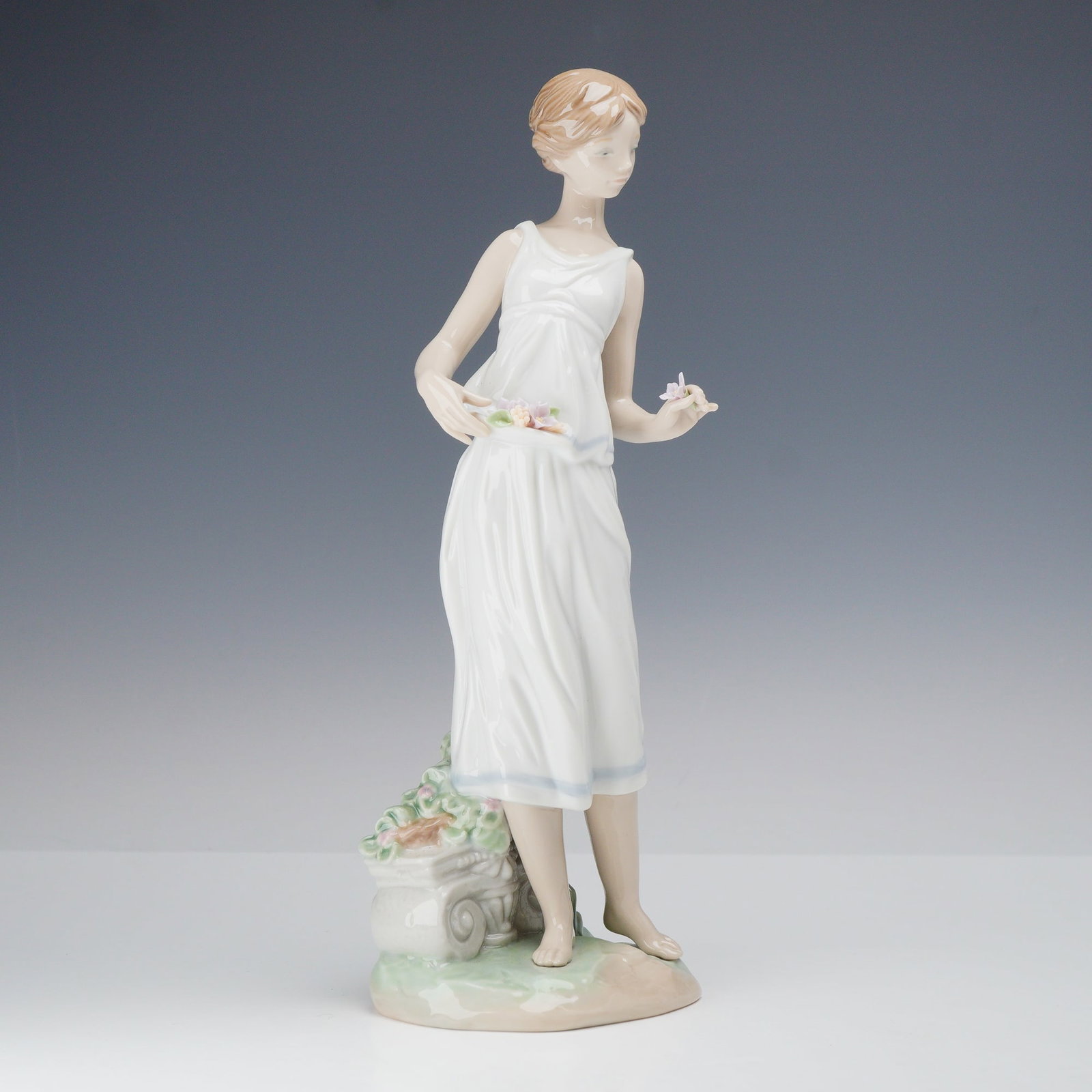 Lladro Privilege Glazed Porcelain Figurine Flowers for a Goddess 01007709 (1 of 3)
