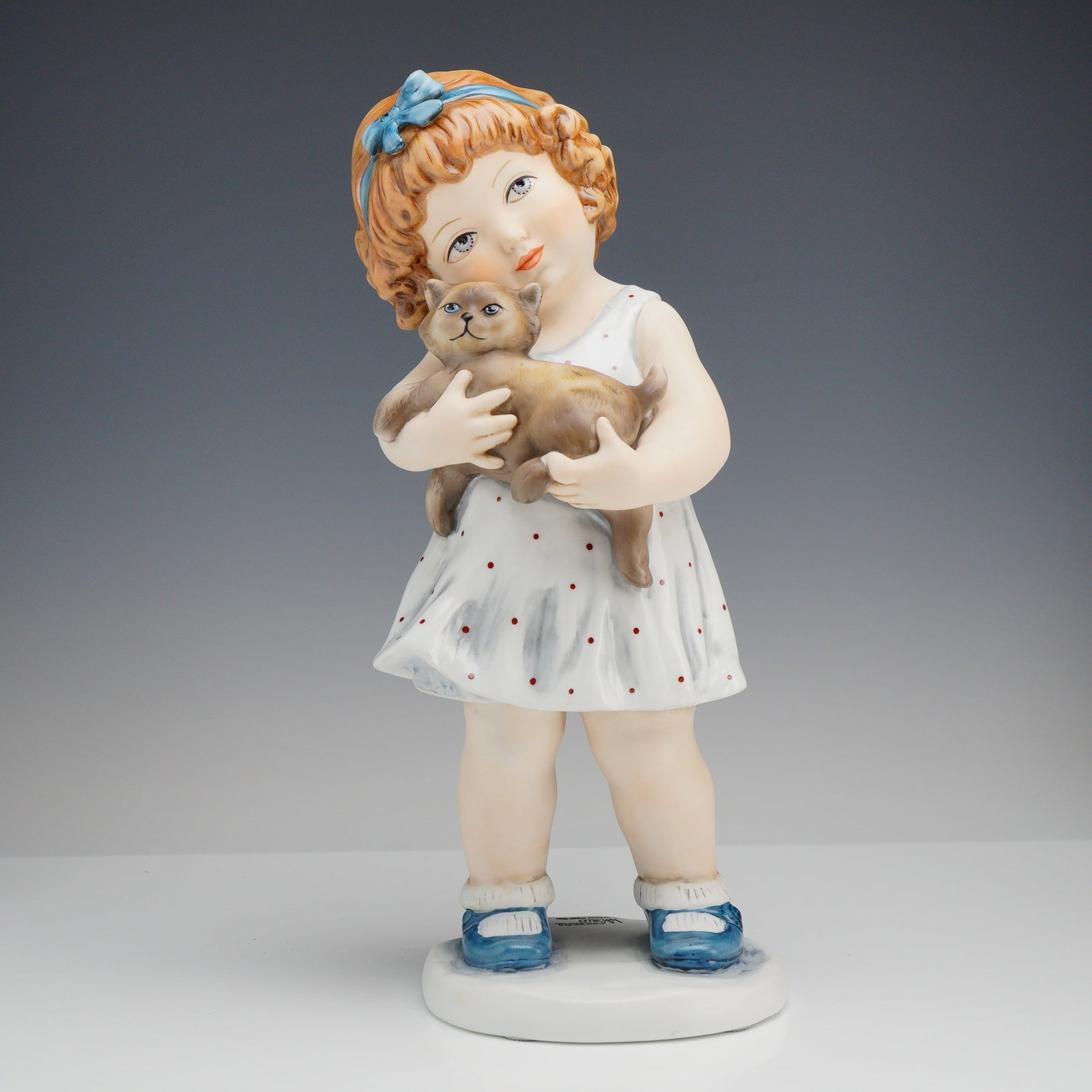 Giuseppe Armani Florence Sculture d'Arte Porcelain Figurine Girl with Cat Model 7113L (1 of 3)