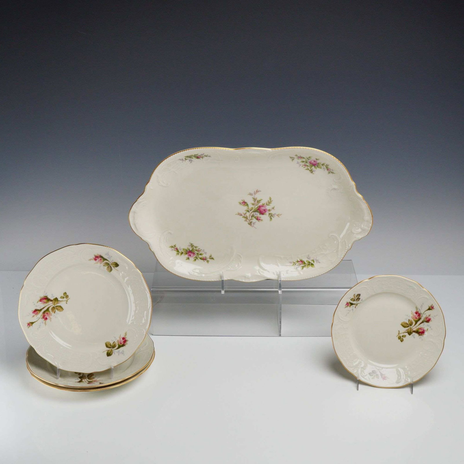 A Set of 5 Rosenthal Classic Moss Rose Pattern Porcelain Tableware Pieces (1 of 3)