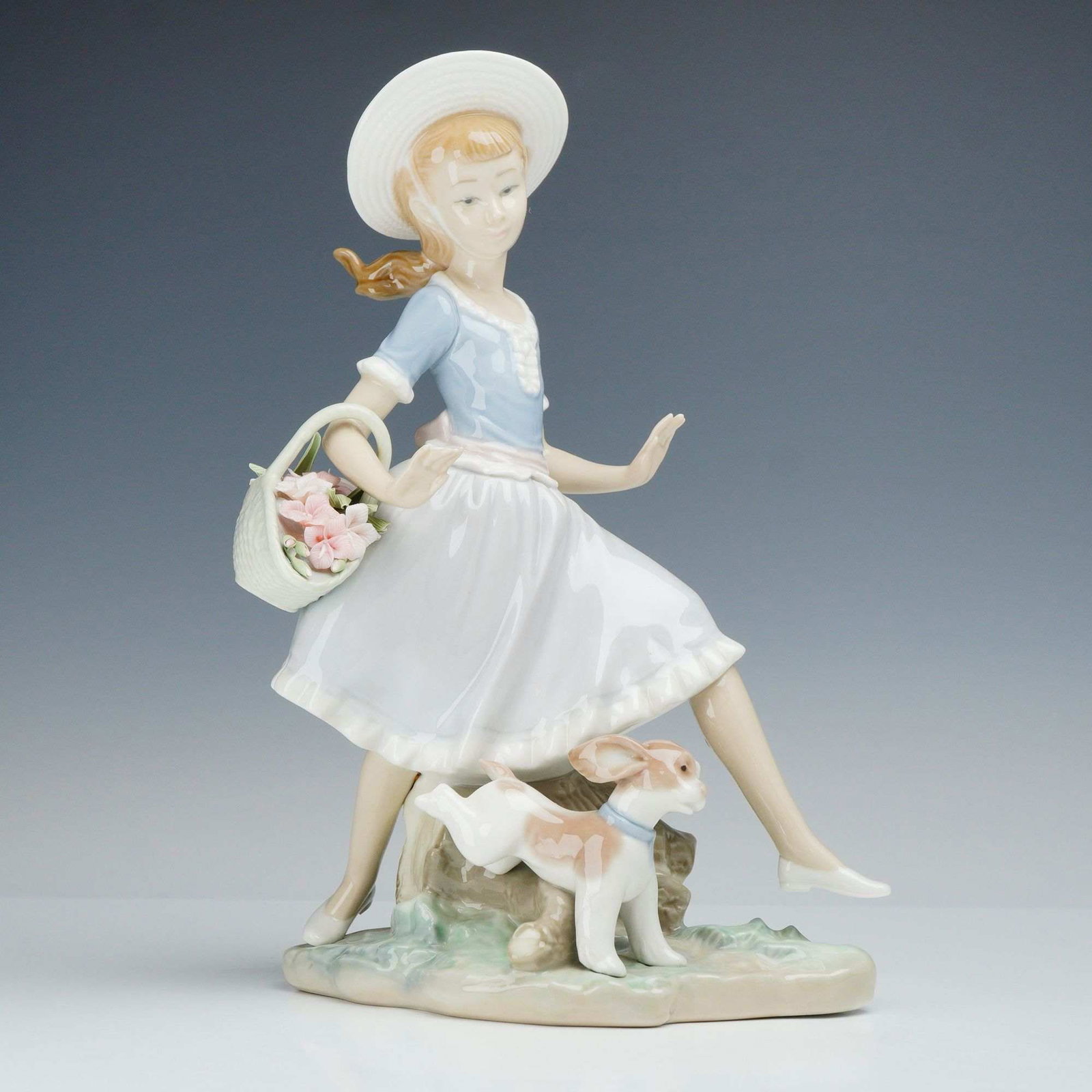 Lladro Porcelain Figurine Country Lass with Dog Item 01004920 (1 of 3)