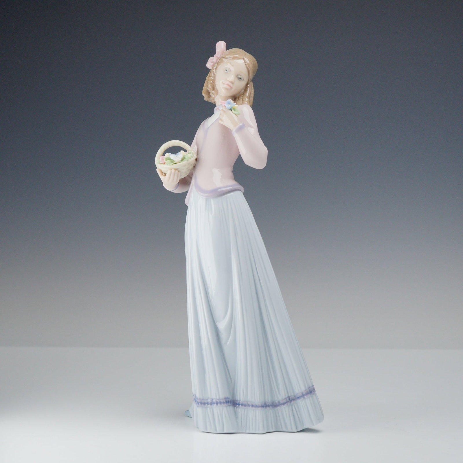 Lladro Porcelain Figurine Innocence in Bloom 01007644 (1 of 3)