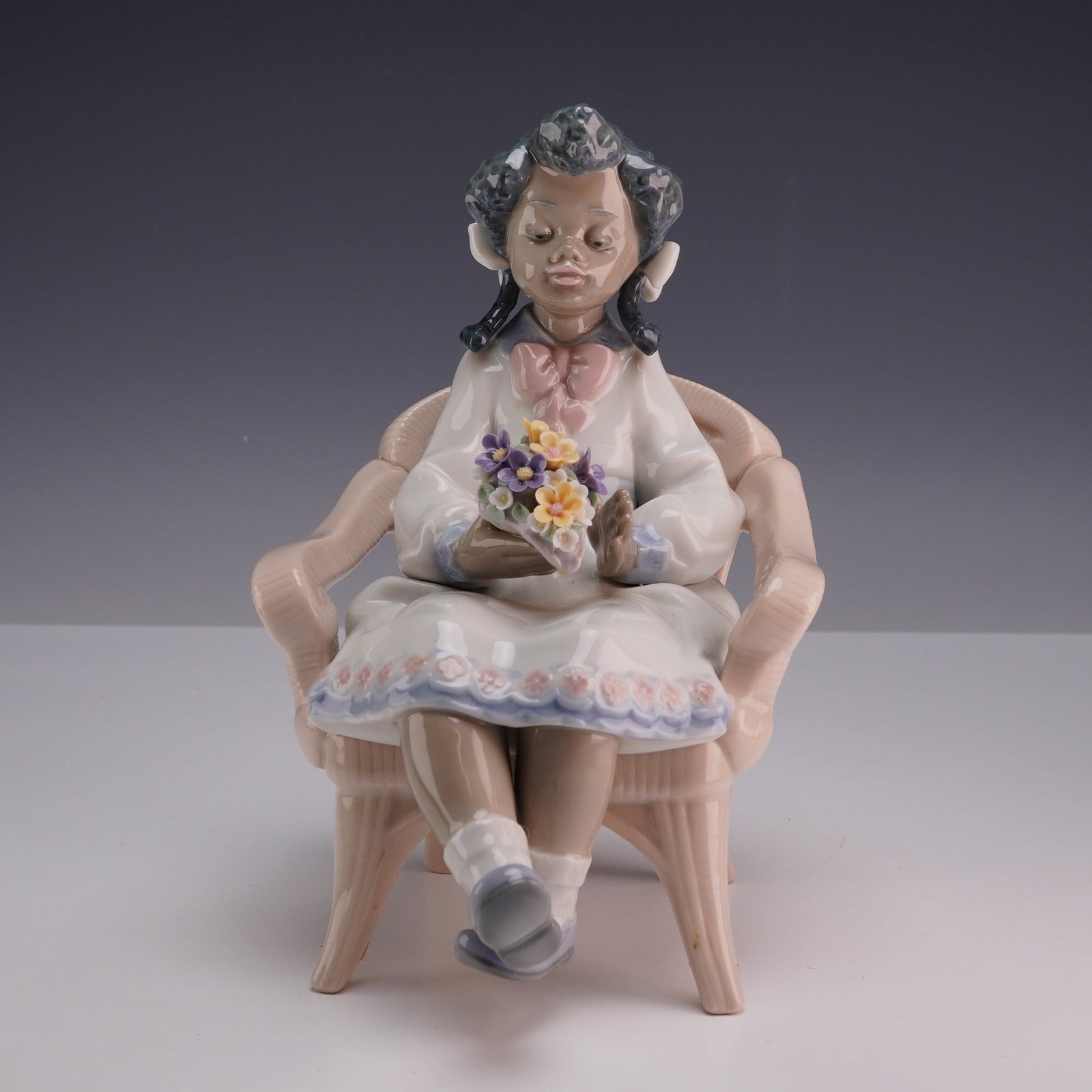 Lladro Porcelain Figurine Sitting Pretty 1005699 (1 of 3)