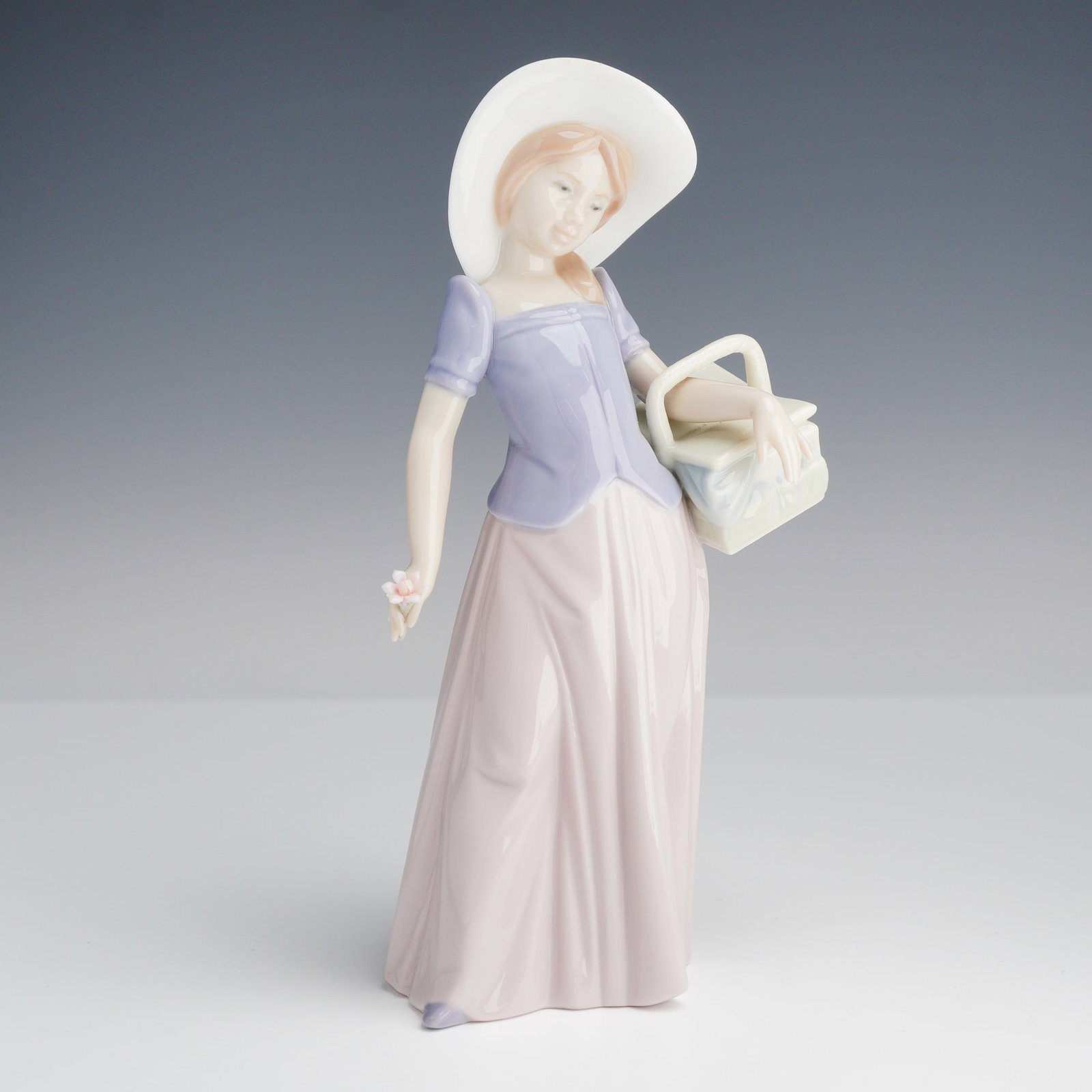 Lladro Glazed Porcelain Event Figurine Tailor Made 01006489 (1 of 3)