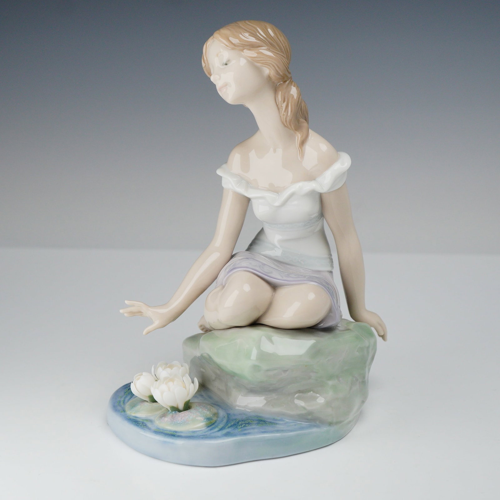 Lladro Porcelain Figurine Reflections of Helena Model 7706 (1 of 3)