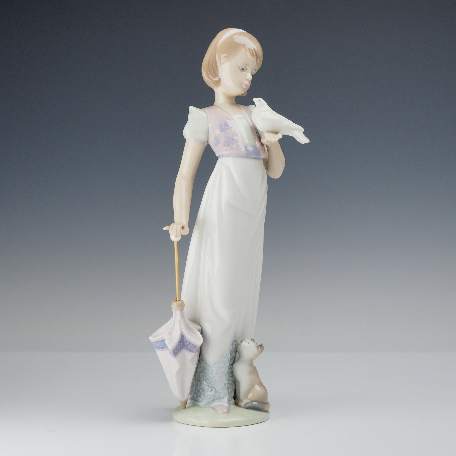 Lladro Summer Stroll Porcelain Figurine Model 7611 (1 of 3)