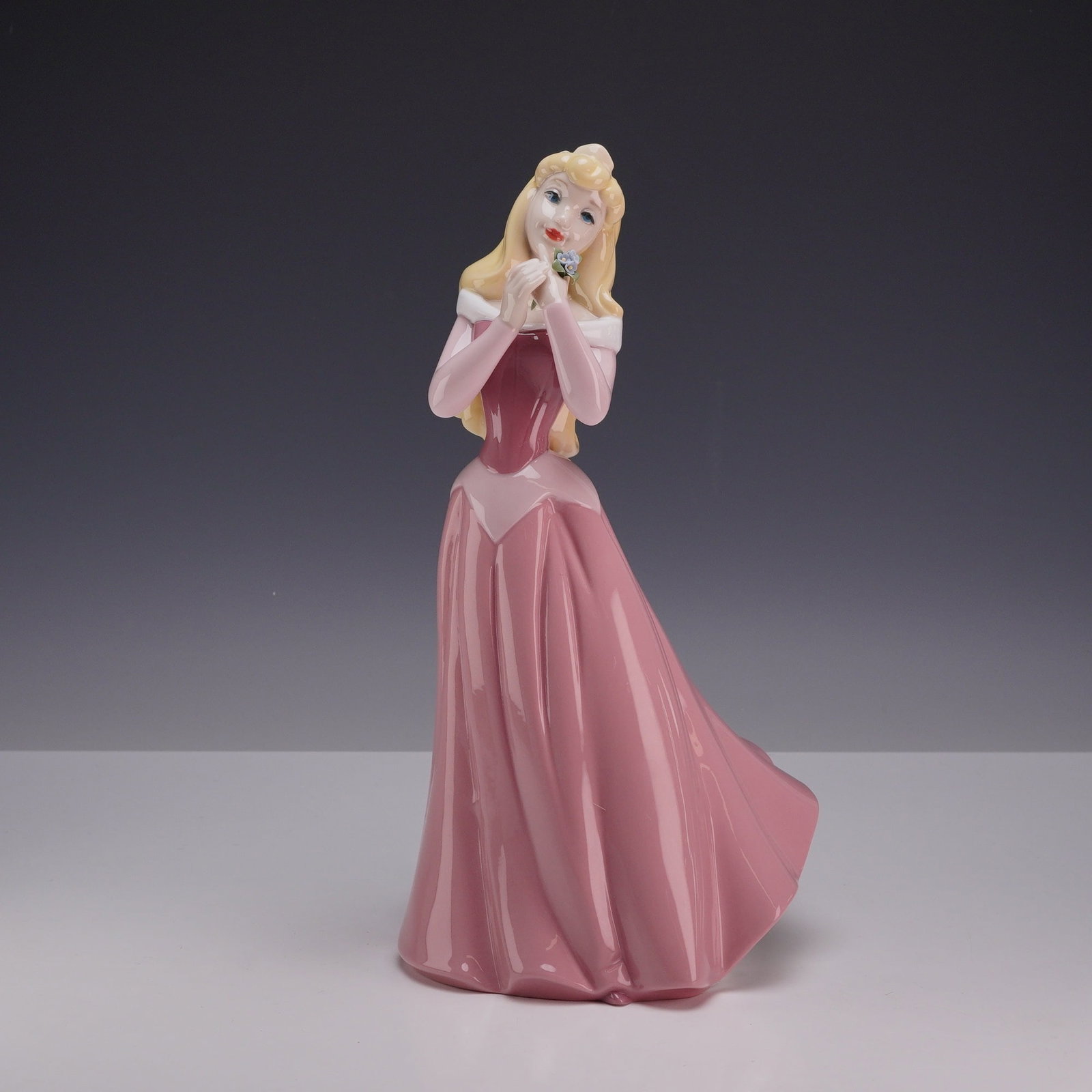 NAO Disney Collection Princess, Aurora Porcelain Figurine Model 02001709 (1 of 4)
