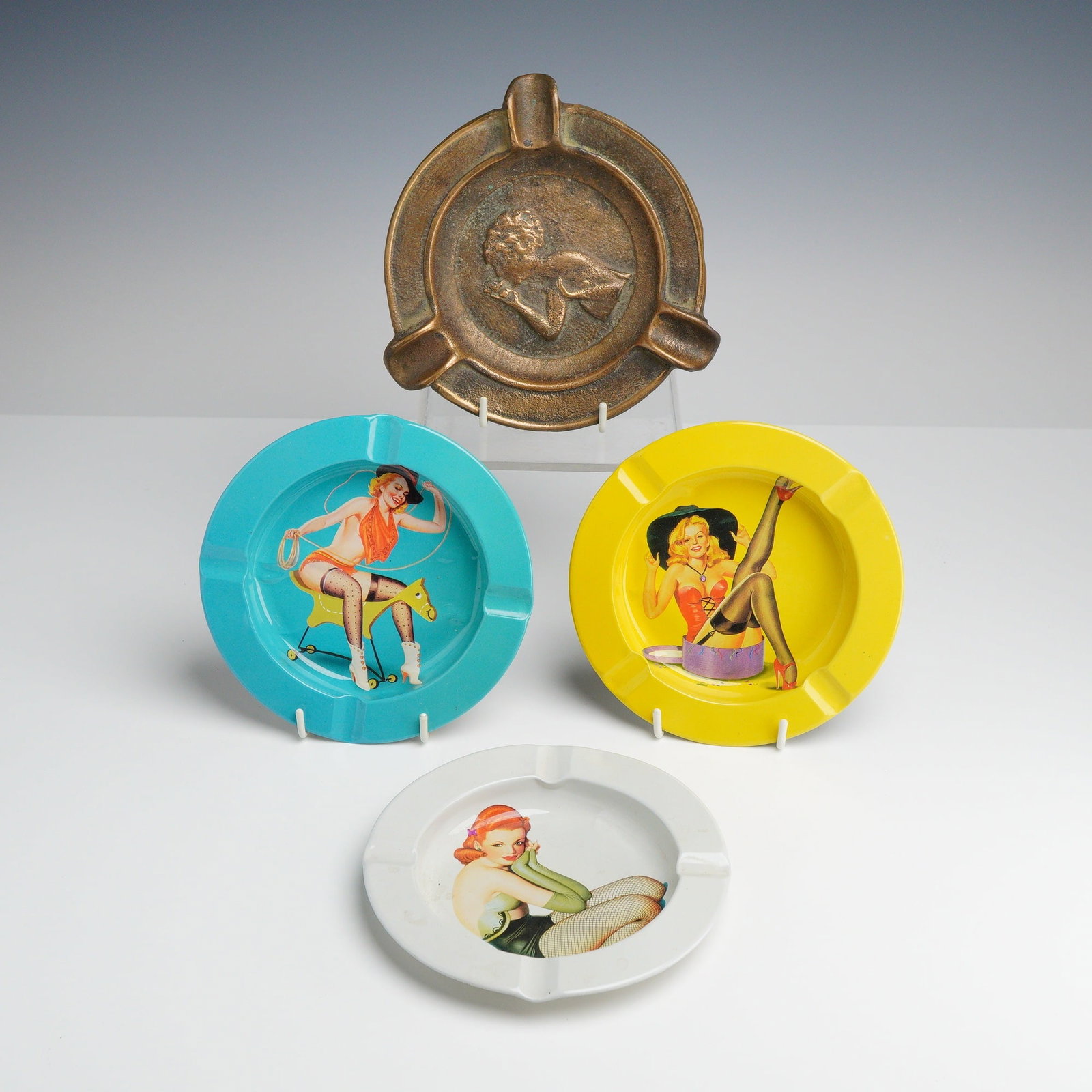Group of 4 Vintage Pin Up Ashtrays (1 of 3)