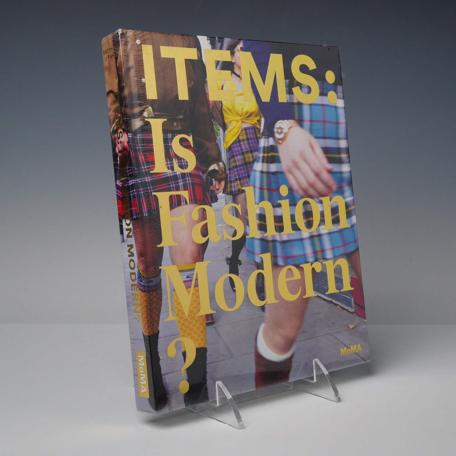 Items: Is Fashion Modern?, Antonelli/Fisher, MoMA Softcover 2017: Paola Antonelli and Michelle Millar Fisher. Items: Is Fashion Modern?. New York: The Museum of Modern Art (MoMA), 2017. Softcover edition, published in conjunction with the major exhibition held at