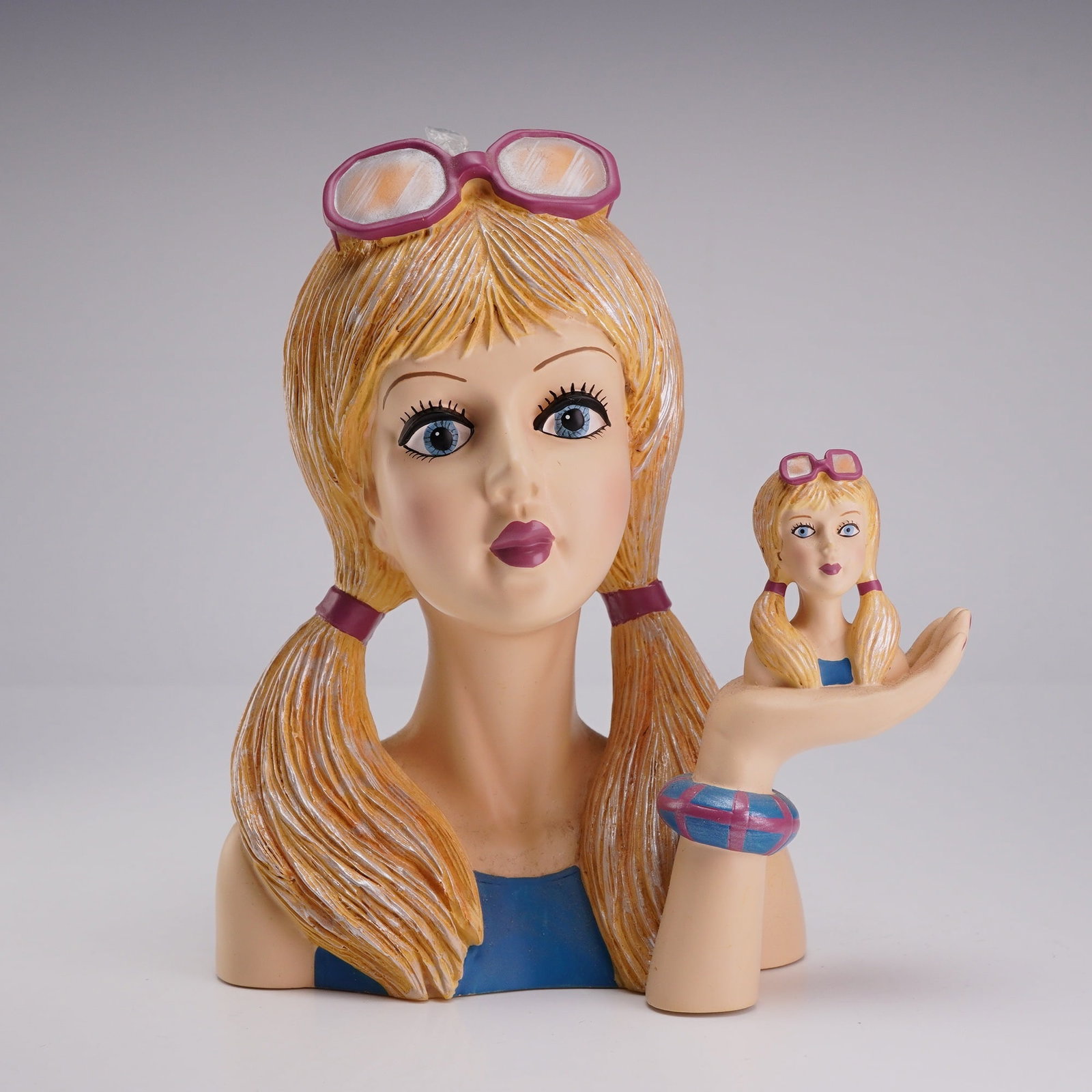 Cameo Girls Convention Carrie Limited Edition Figure Head Vase by Maddy Gordon: This Cameo Girls Deluxe Lady Vase, titled Convention Carrie, was designed by artist Maddy Gordon for The Encore Group. The figure is constructed of cast resin with a matte painted finish. The bust dep