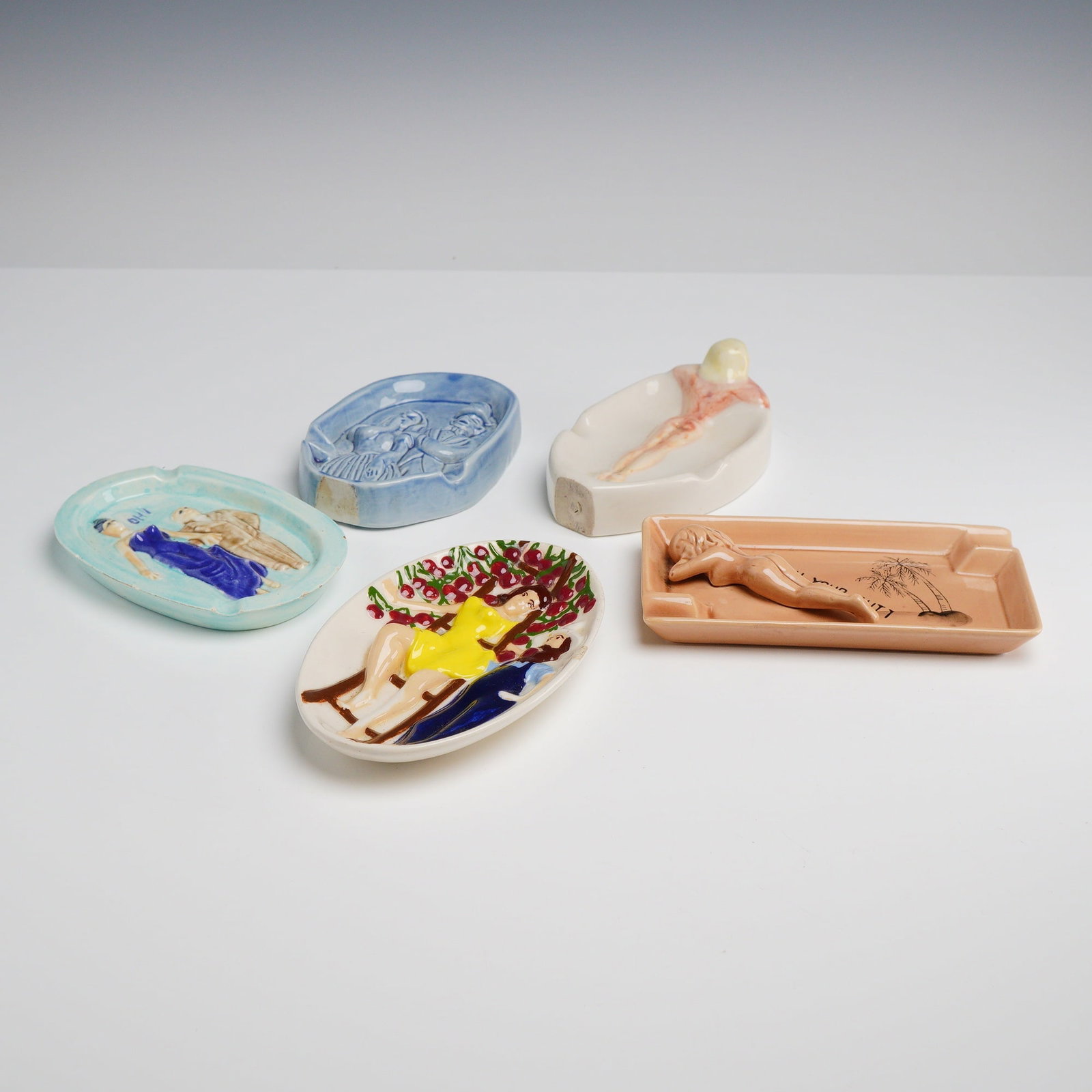Five Novelty Risque Vintage Ceramic Ashtrays - 3