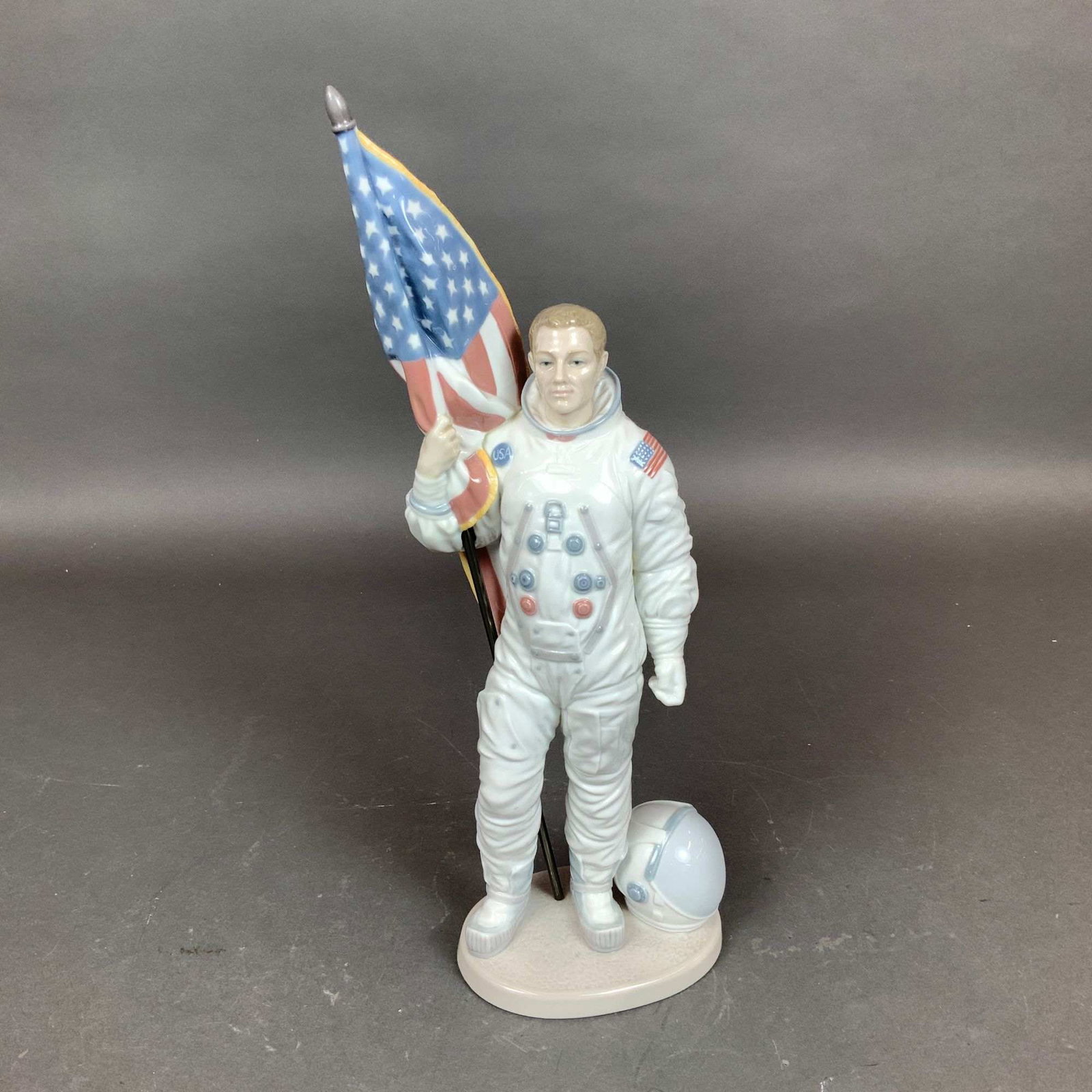Lladro Astronaut Porcelain Figurine Apollo Landing 01006168: This is a Lladro glazed porcelain figurine titled The Apollo Landing, model number 6168, sculpted by Antonio Ramos. Issued in 1994 to commemorate the 25th anniversary of the Apollo 11 moon landing