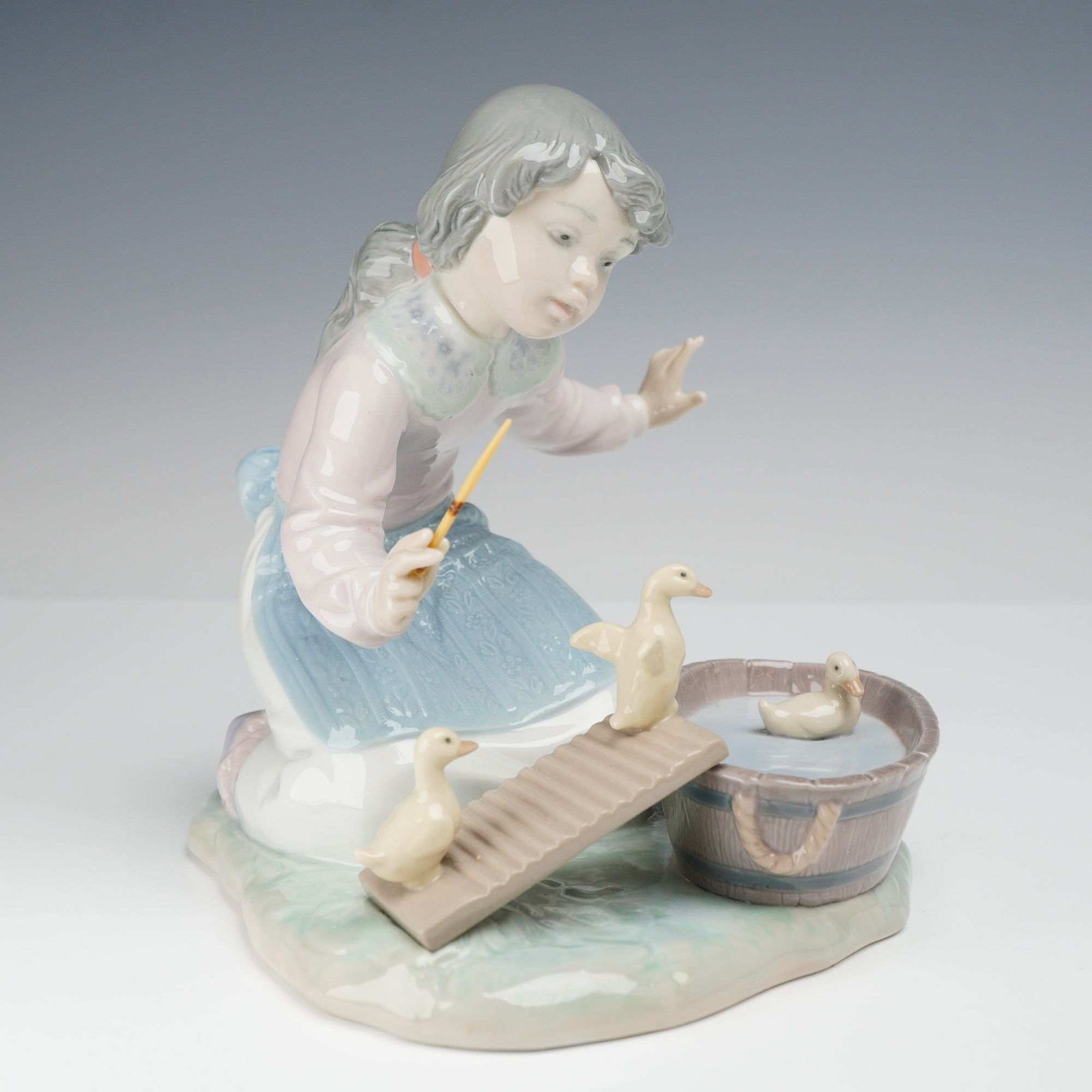 Lladro Porcelain Figurine It's Your Turn 01005959 (1 of 5)