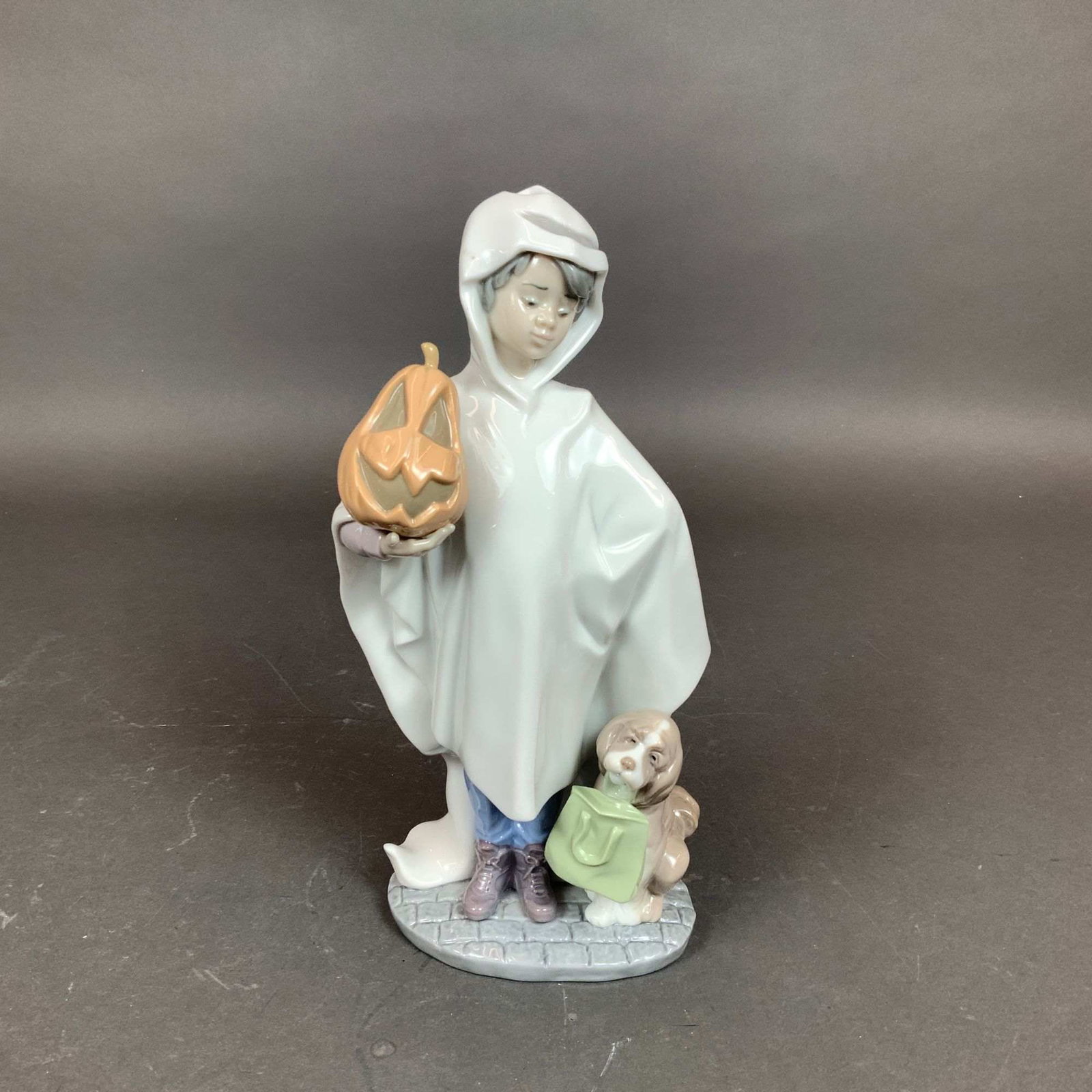 Lladro Hand-Painted Porcelain Figurine Trick or Treat 01006227 (1 of 4)