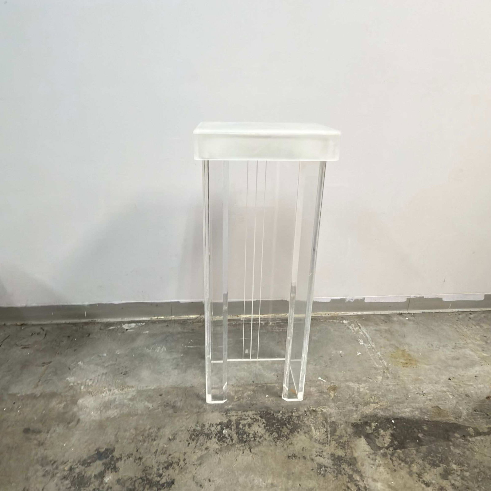 Vintage Mid-Century Modern Style Lucite Pedestal with Lighted Top (1 of 3)