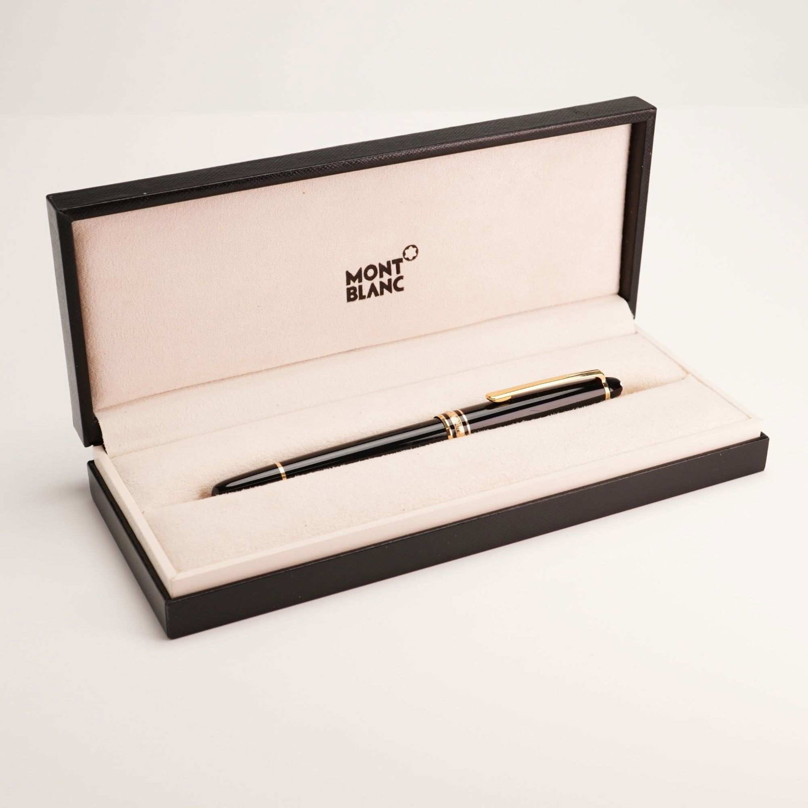 Montblanc Meisterstuck Classique Rollerball Pen with Box (1 of 5)