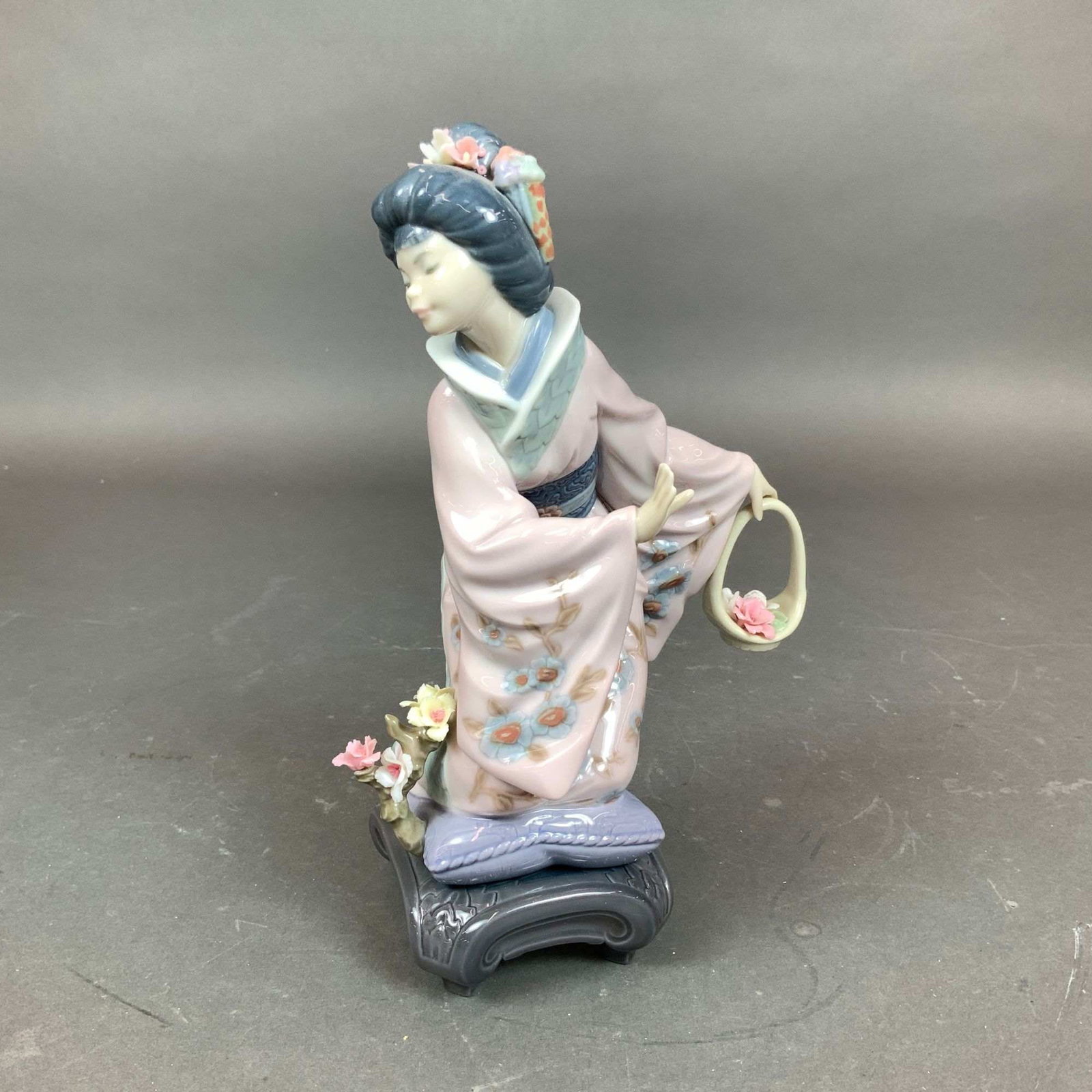 Lladro Glazed Porcelain Figurine Michiko 01001447 (1 of 5)