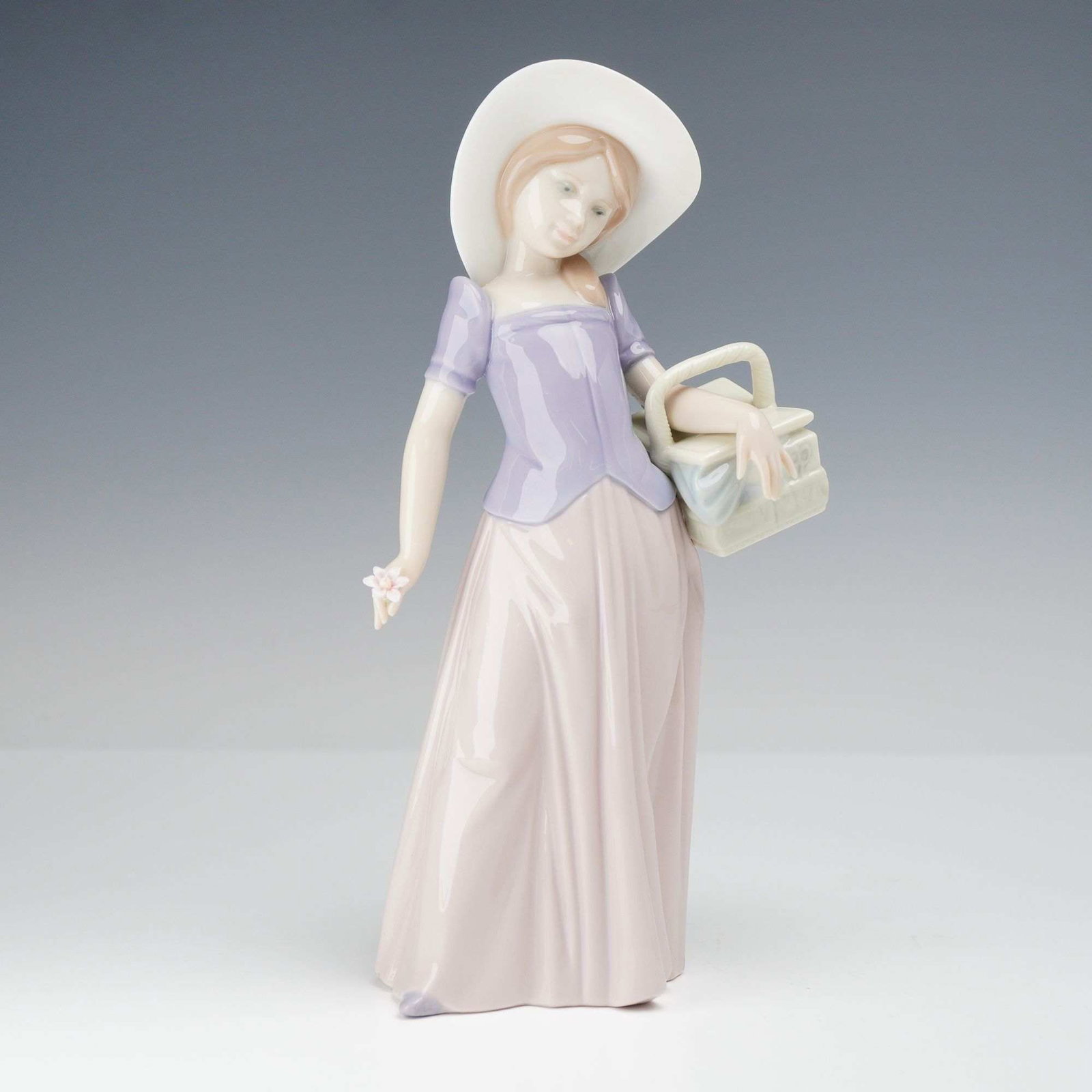 Lladro Porcelain Event Figurine Tailor Made 01006489 (1 of 4)