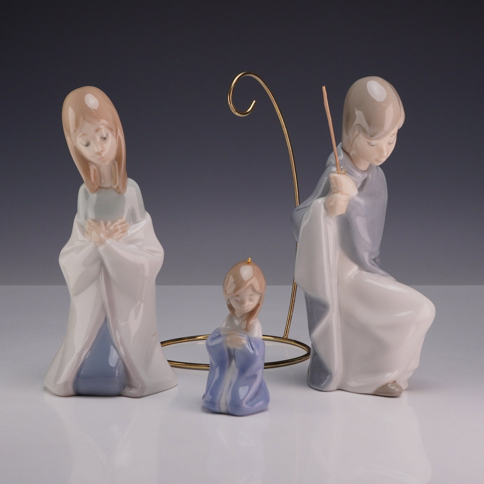 4pc Set of Lladro Porcelain Nativity Figurines and Ornament, #4672 #4671 #5657 and Stand (1 of 3)