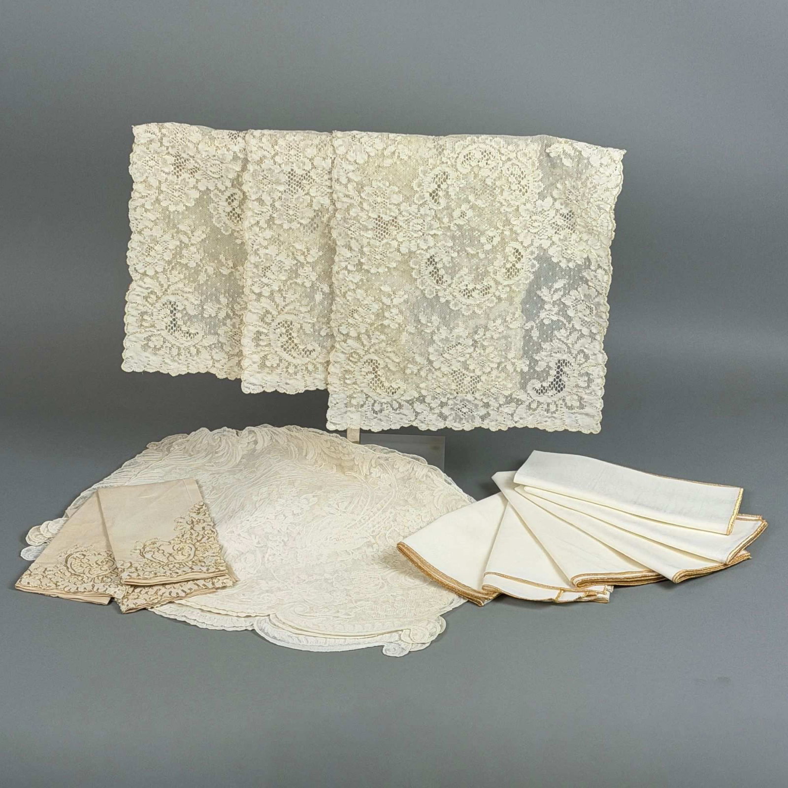 A Lot of 9 Napkins and 10 Placemats Made in France (1 of 5)