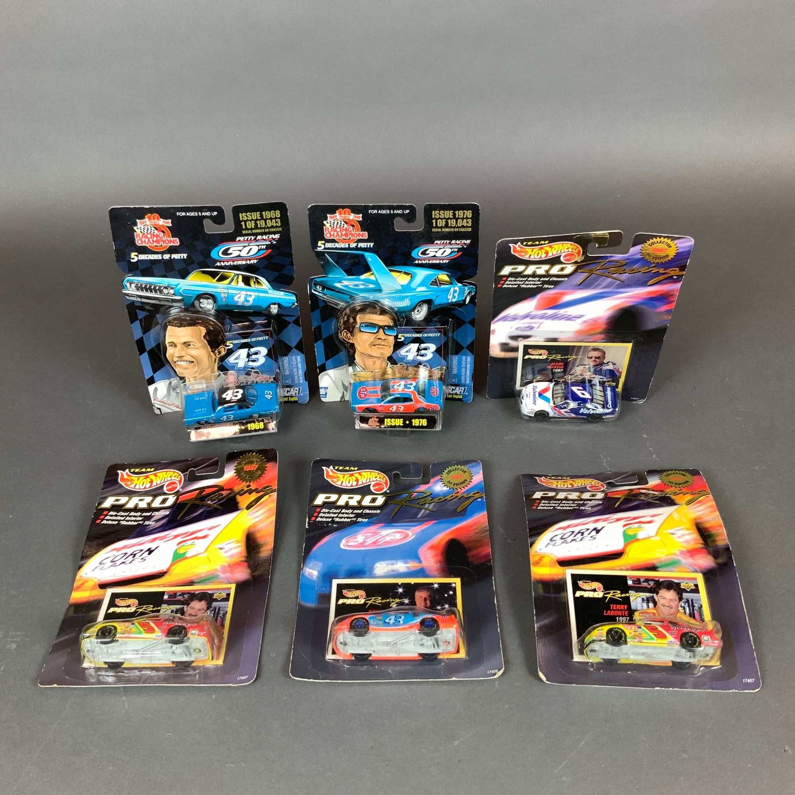 6pc Hot Wheels Pro Racing & Racing Champions NASCAR Die-Cast Cars: A set of six 1/64 scale NASCAR die-cast stock cars in their original retail blister packaging, produced by Racing Champions and Hot Wheels (Mattel) circa 1996 to 1998. The collection includes two Raci