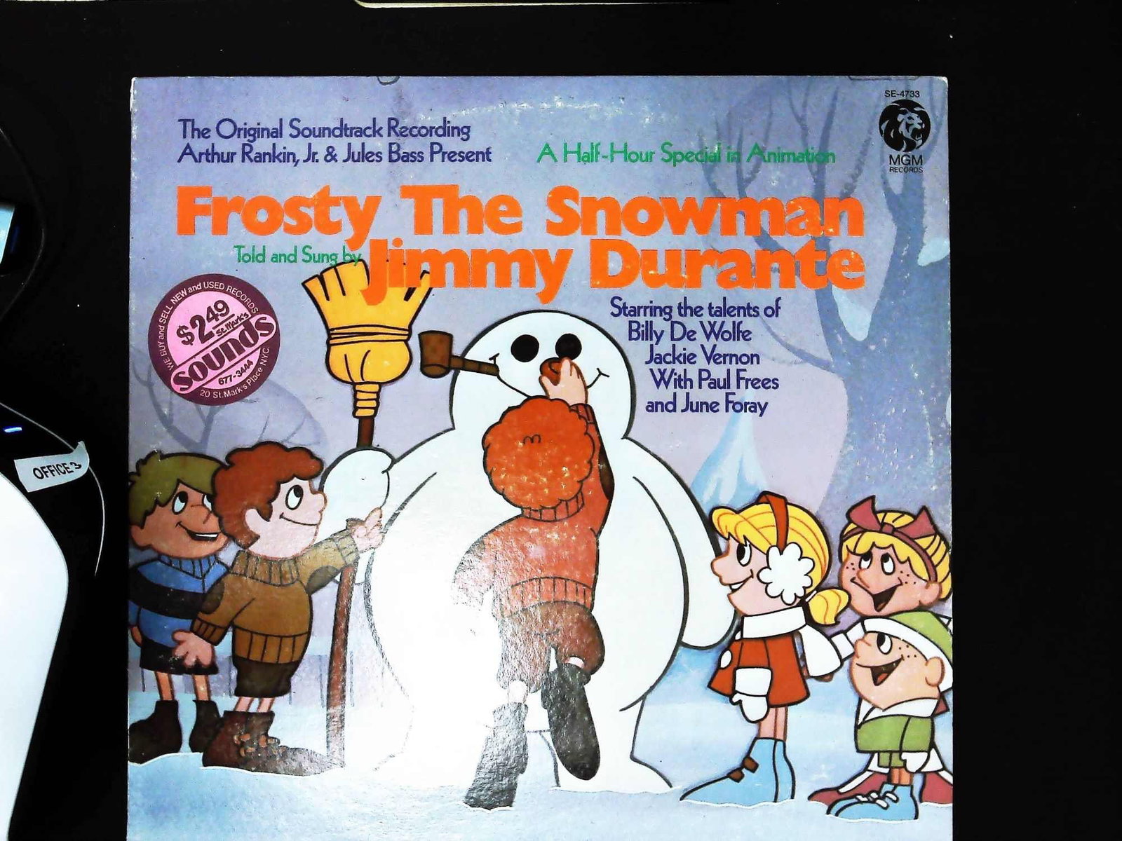 MGM Records Frosty the Snowman Original Soundtrack Recording Promotional Vinyl LP SE-4733: This is an original soundtrack recording of the 1969 Rankin/Bass animated television special Frosty the Snowman, released by MGM Records. The 12-inch stereo vinyl LP features narration and songs by Ji