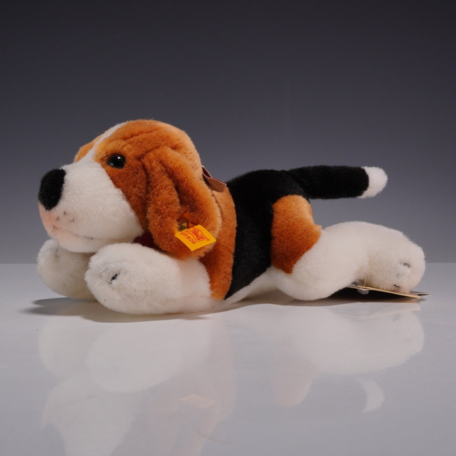 Steiff American Kennel Club AKC Lying Beagle Puppy with Tags (1 of 3)