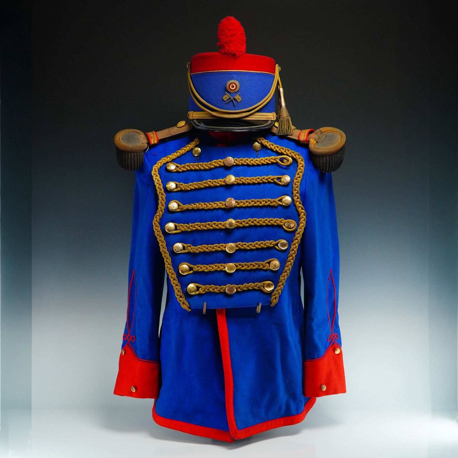 Historic Legion Peruana Light Artillery Regiment Officer Uniform (1 of 5)