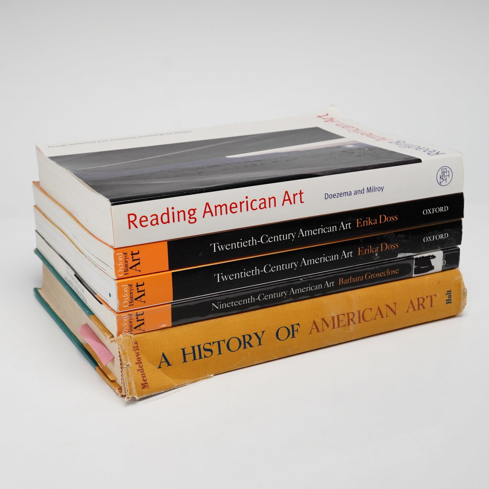 5pc Collection of American Art History Books: This 5pc collection of art books focuses on the history of American painting and artists, featuring both hardcover and trade paperbacks books. Included is the softcover volume Reading American Art, ed