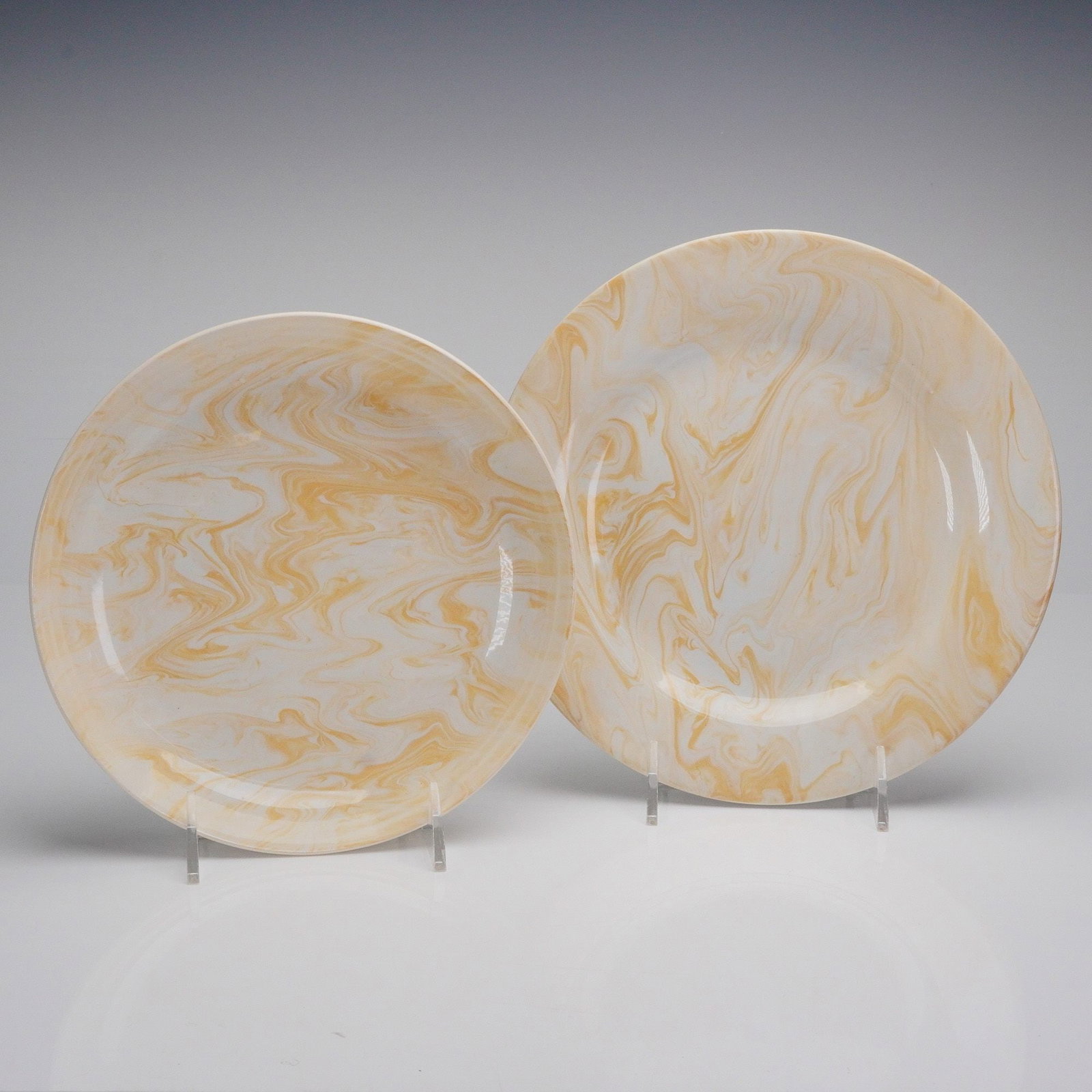 A Pair of Wedgwood Mid-Century Modern Melamine Marble Swirl Plates (1 of 5)