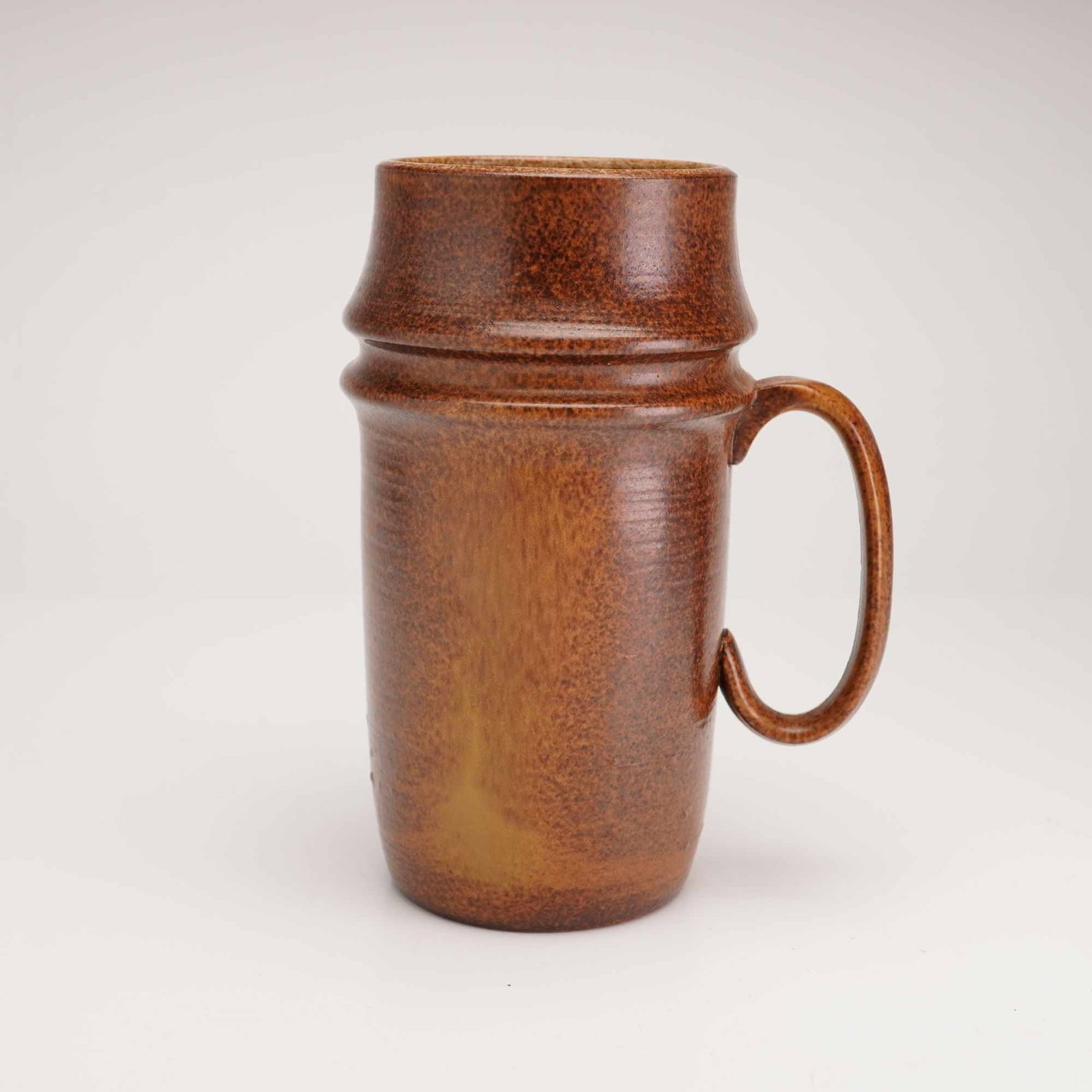 Wedgwood Sterling Brown Stoneware Tankard (1 of 3)