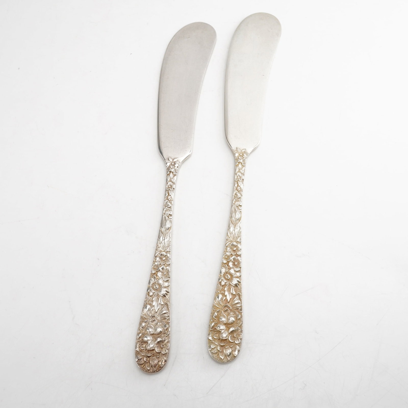 2pc Kirk Stieff Sterling Silver and Stainless-Steel Flat Head Butter Spreaders, Stieff Rose (1 of 4)