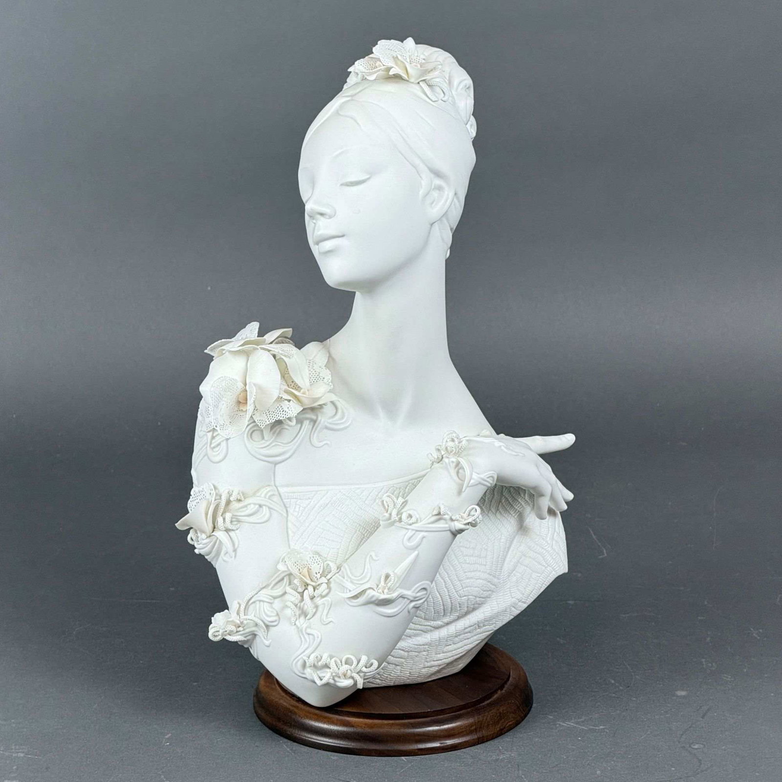 Lladro Matte Porcelain Bust, My Fair Lady 1018024 (1 of 3)