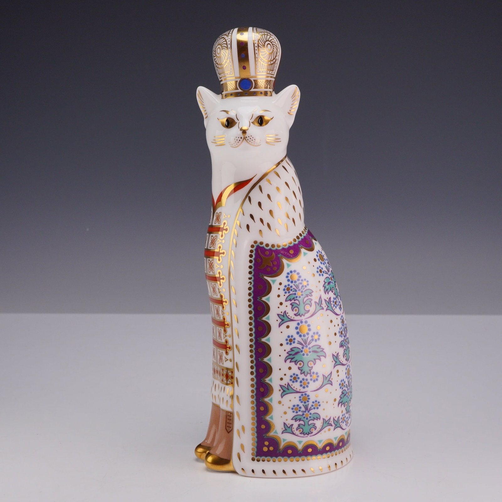 Royal Crown Derby English Bone China Paperweight, Royal Cats Russian (1 of 3)