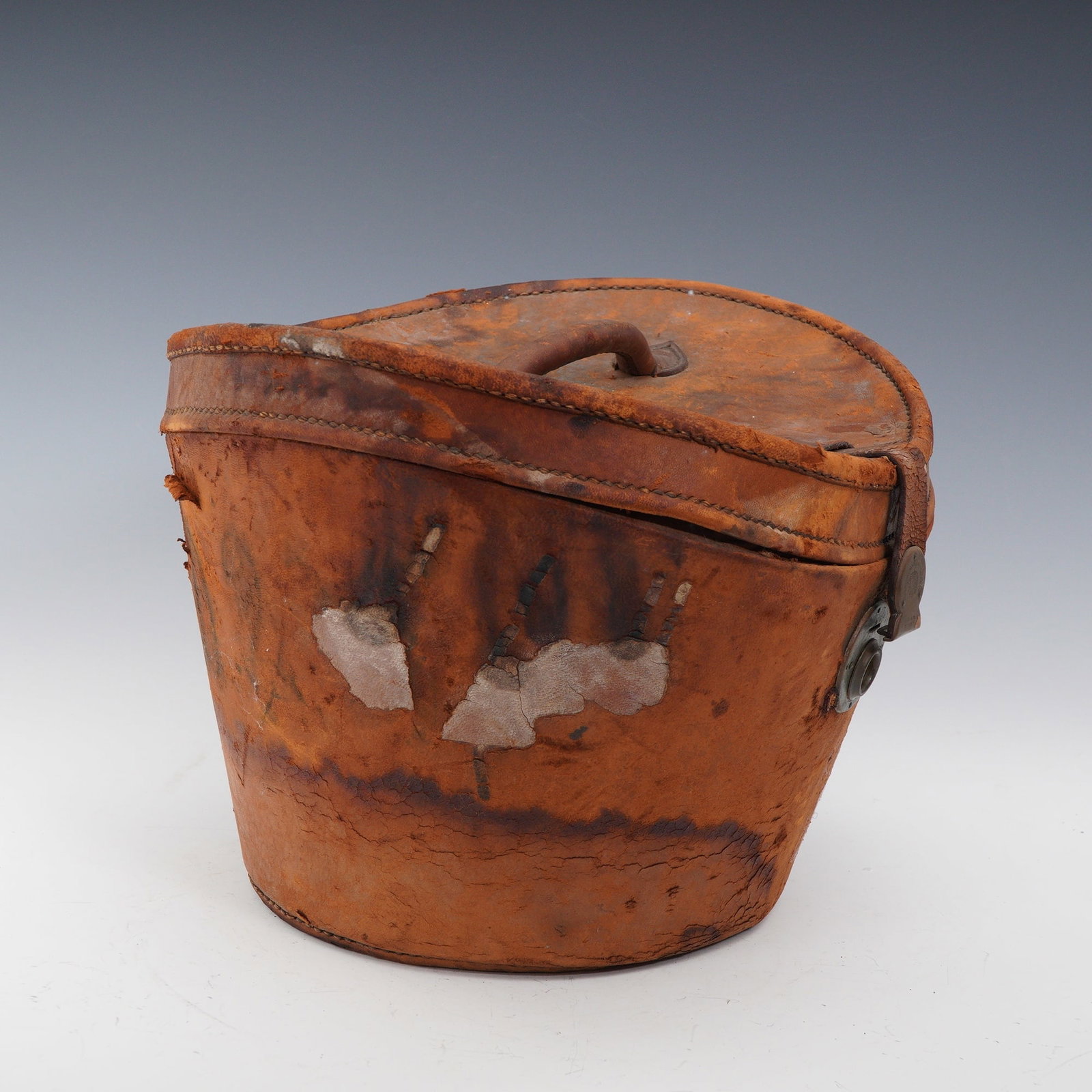 Antique Breslau English Leather Hat Box (1 of 6)