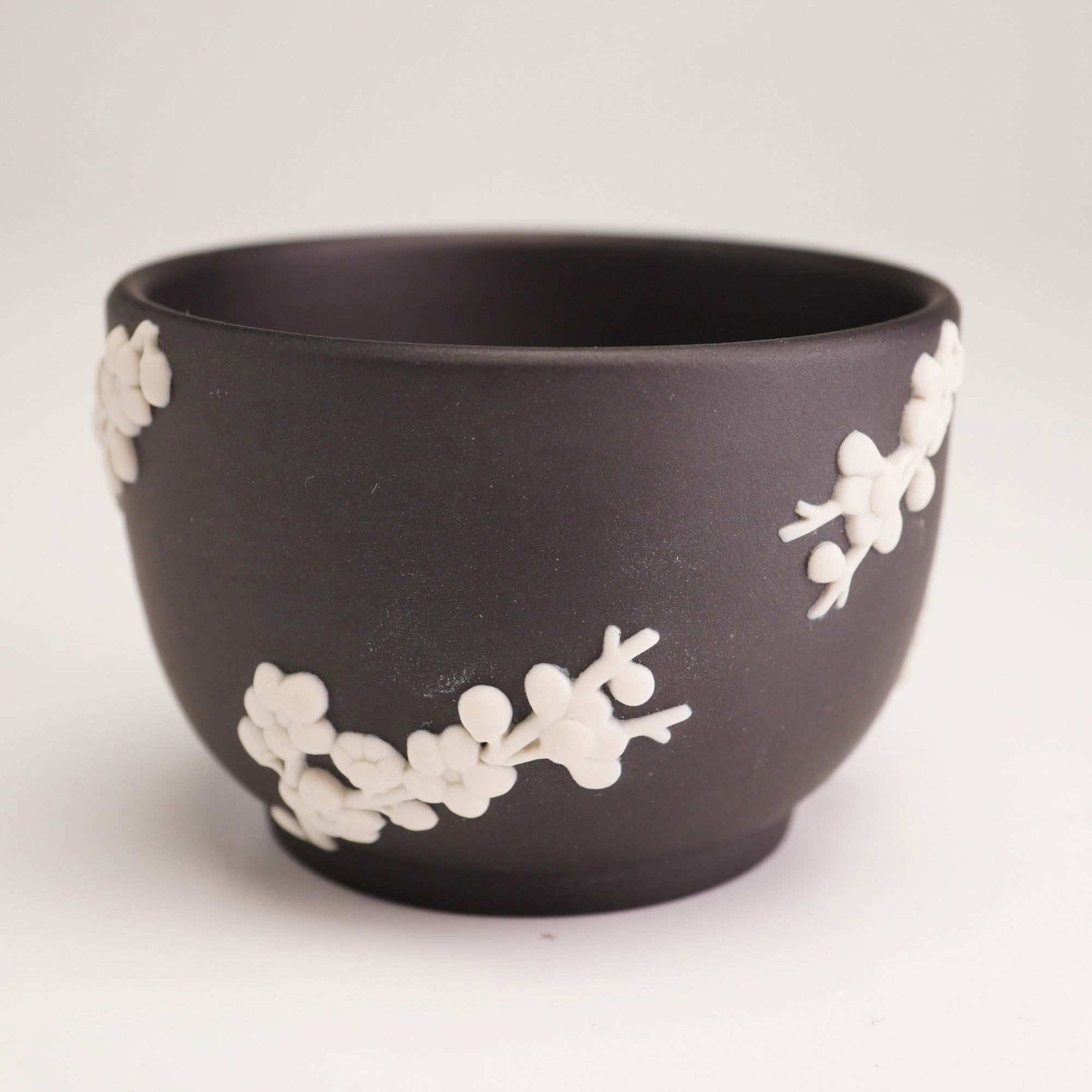 Wedgwood Black Jasperware Open Mini Sugar Bowl, Primrose (1 of 4)