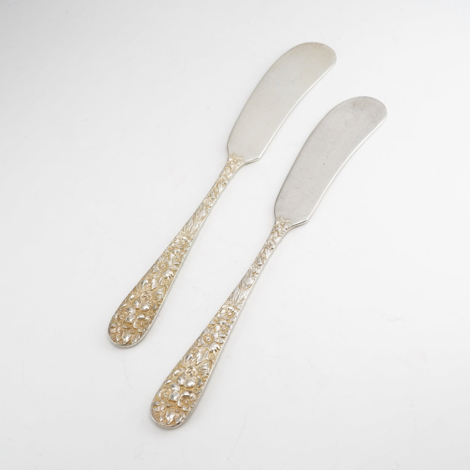 2pc Kirk Stieff Sterling Silver and Stainless-Steel Flat Head Butter Spreaders, Stieff Rose (1 of 4)