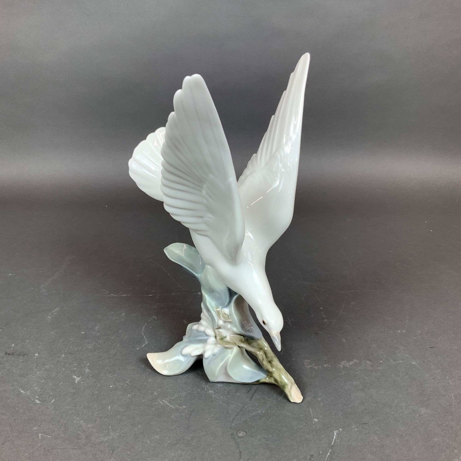 Lladro Porcelain Figurine, Turtle Dove 01004550 (1 of 4)