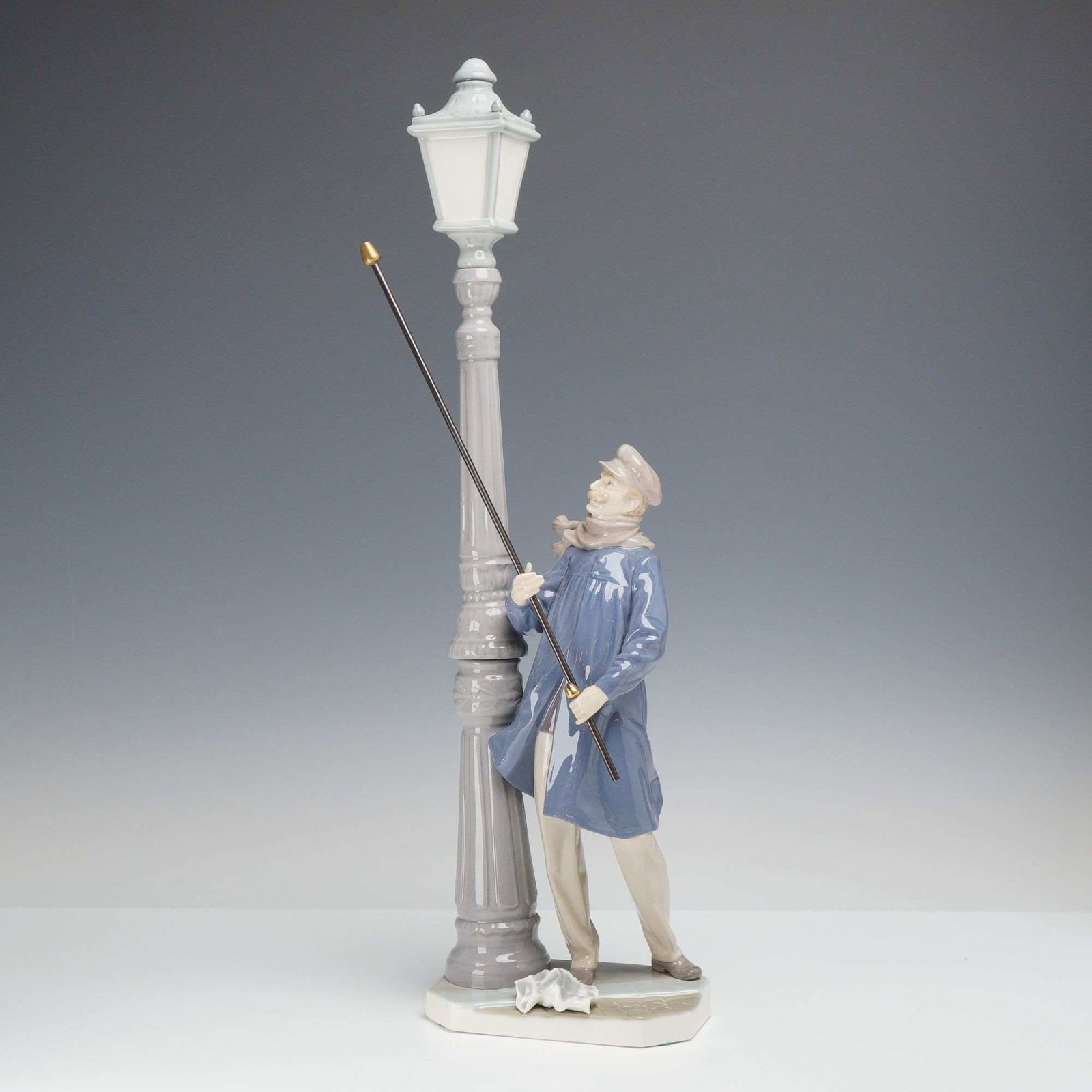 Lladro Porcelain Figurine, Lamplighter 01005205 (1 of 3)