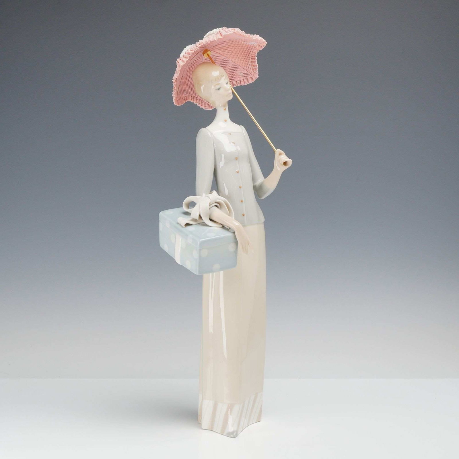 Lladro Porcelain Figurine, The Dressmaker 01004700 (1 of 3)