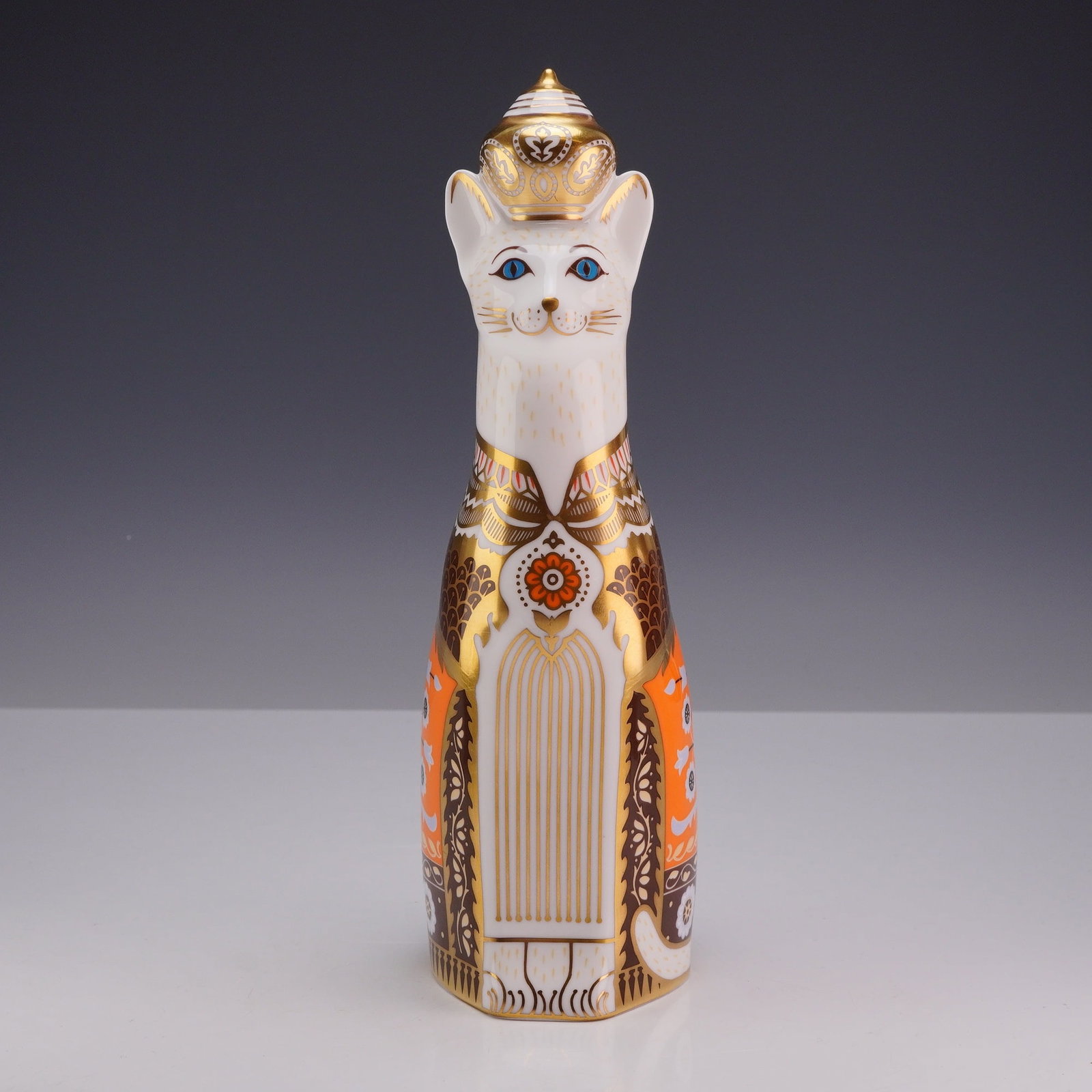 Royal Crown Derby Bone China Figurine, Royal Cats Siamese (1 of 3)