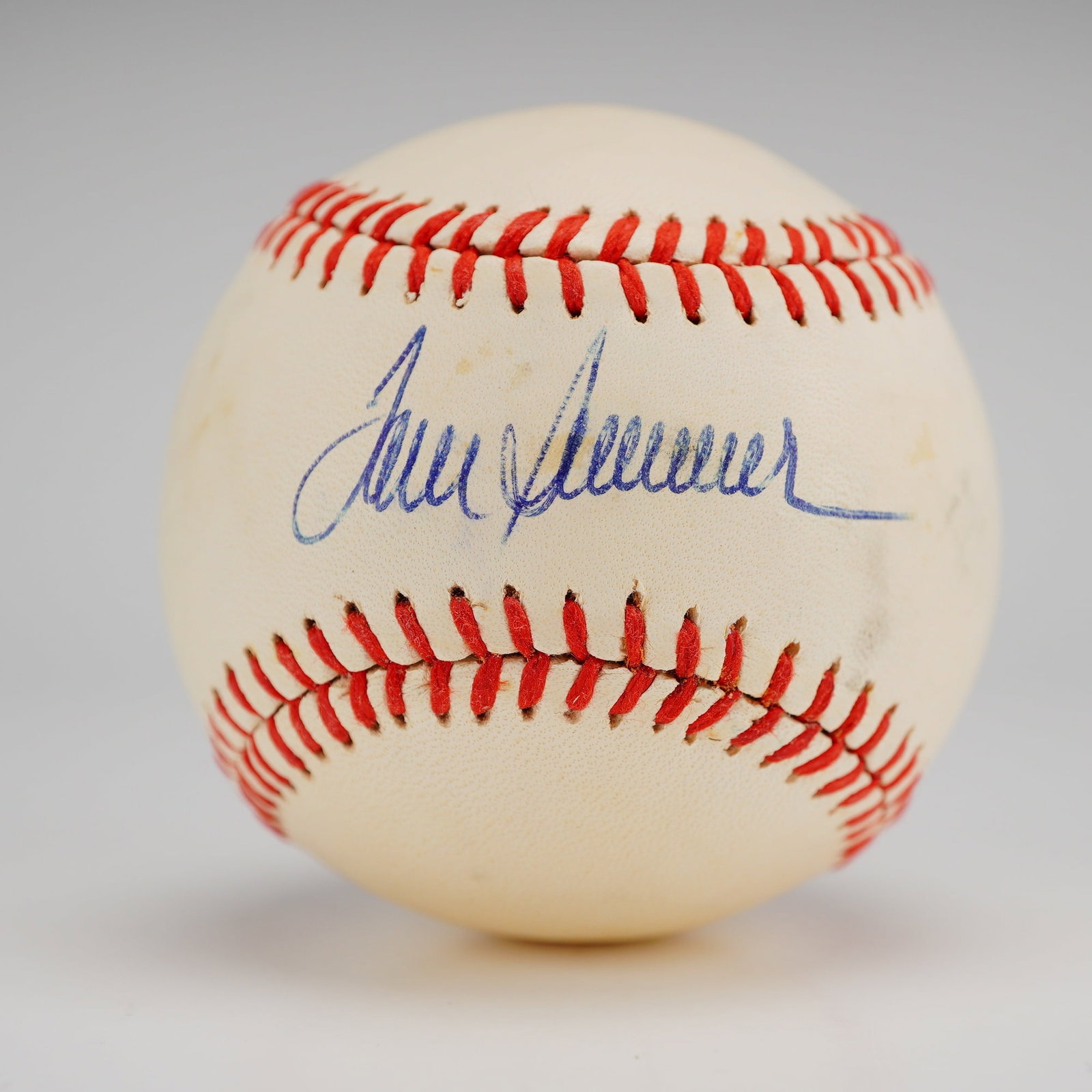 Tom Seaver Signed Rawlings Official National League Baseball, PSA Authenticated: This professional auction lot features a Rawlings Official National League baseball hand-signed by Hall of Fame pitcher Tom Seaver. The ball, featuring the stamped signature of league president