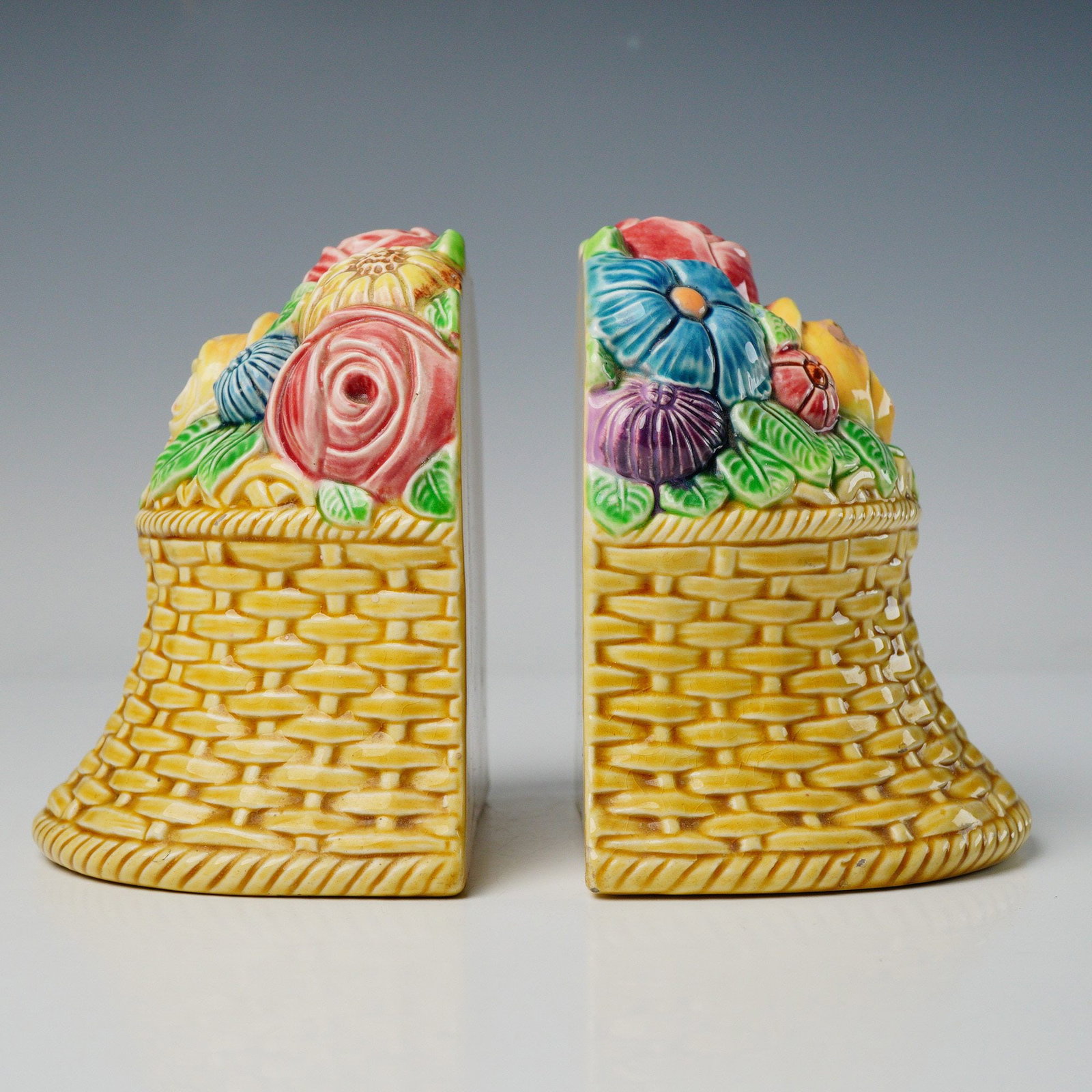 2 Czechoslovakian Ceramic Flower Basket Bookends Model 3012 (1 of 5)