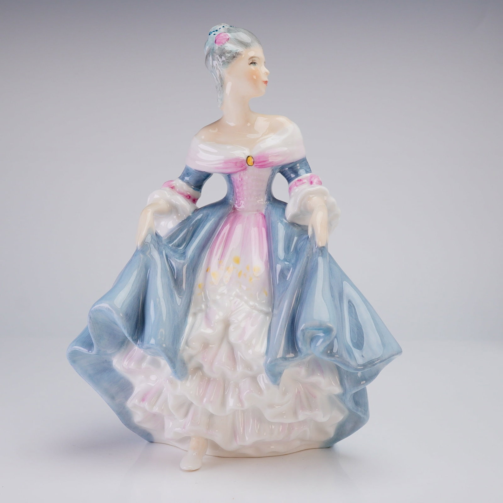 Royal Doulton Southern Belle Bone China Figurine HN 2425 (1 of 4)