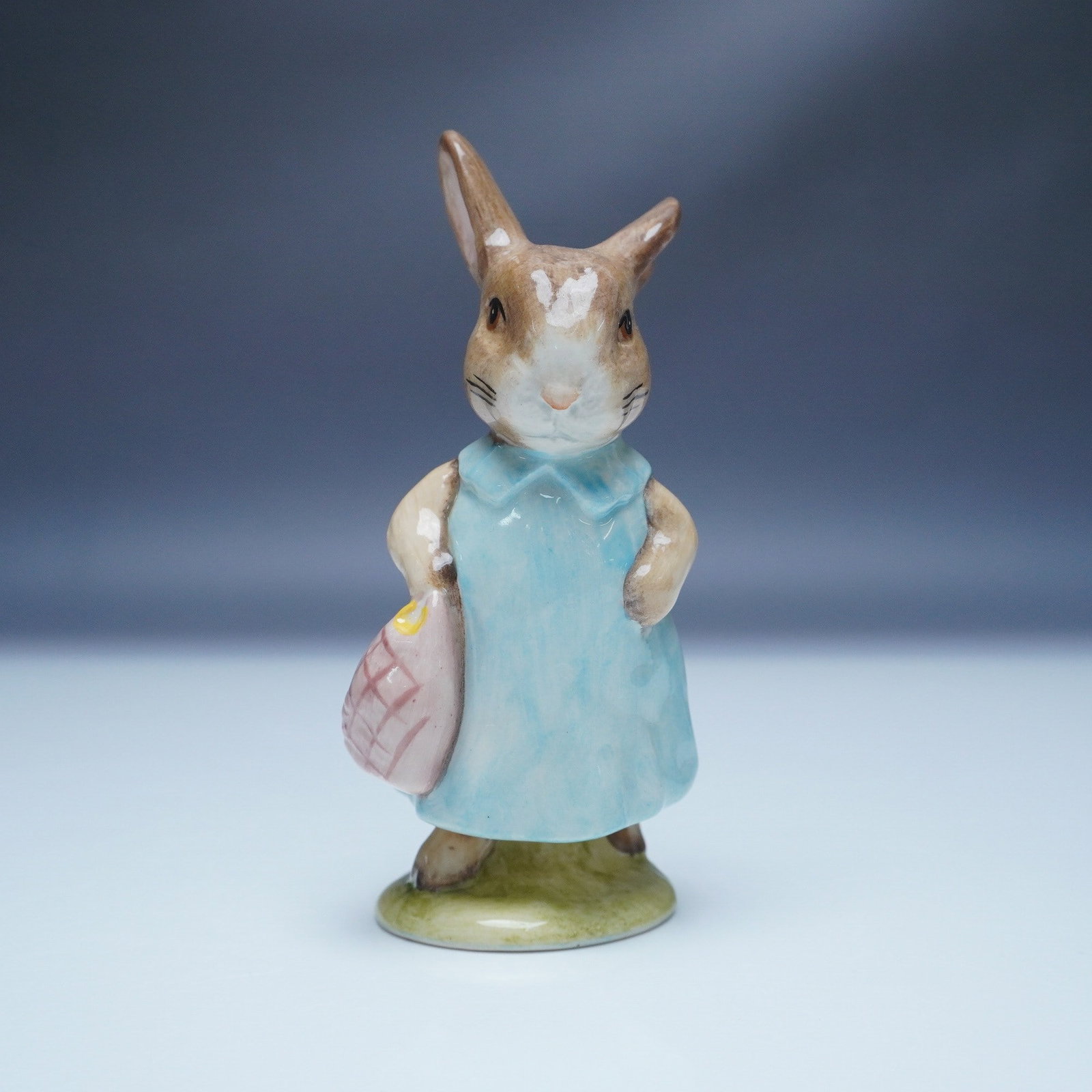 Royal Albert Beatrix Potter Figurine, Mrs Flopsy Bunny (1 of 5)