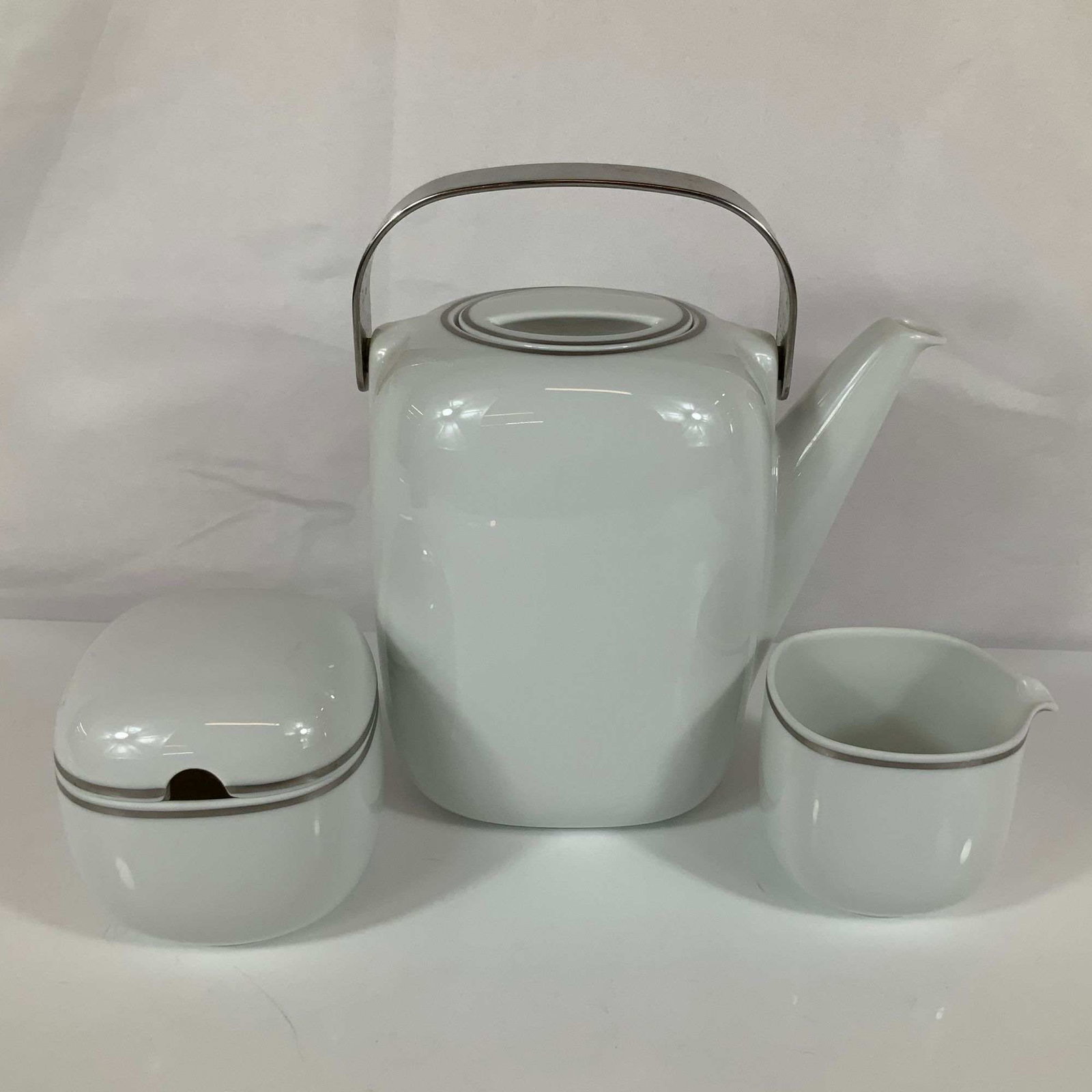 3pc Rosenthal Porcelain Studio-Linie Suomi Teapot, Lidded Sugar Bowl and Creamer Jug (1 of 5)