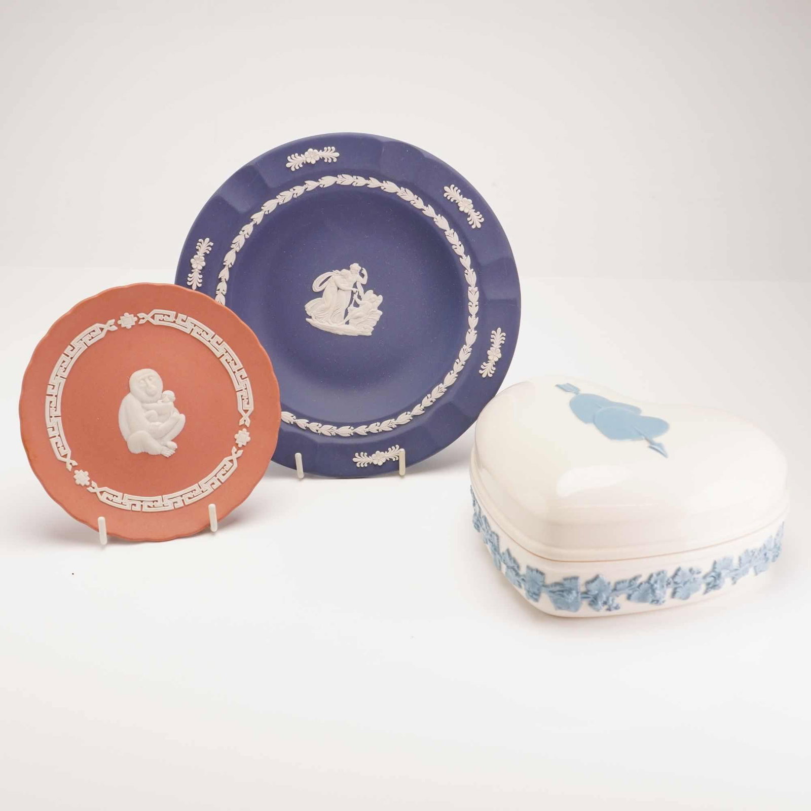 3pc Wedgwood Ceramic Dishes and Lidded Trinket Box (1 of 4)