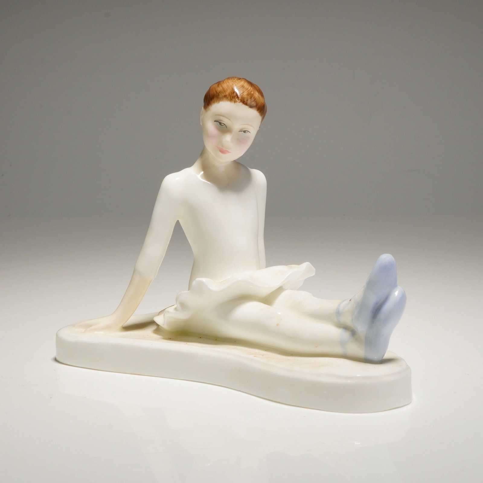 Royal Doulton Figurine Stage Struck HN3951 (1 of 4)