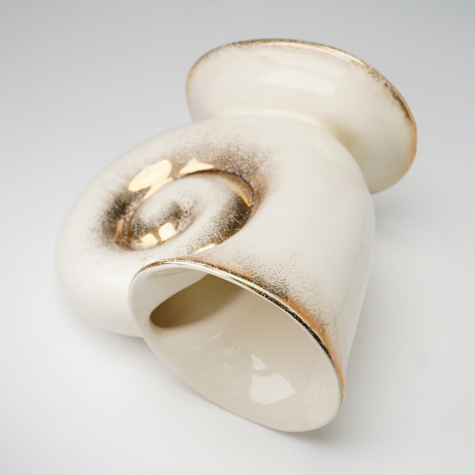 Pitt Petri Shell Form Footed Vase - 3