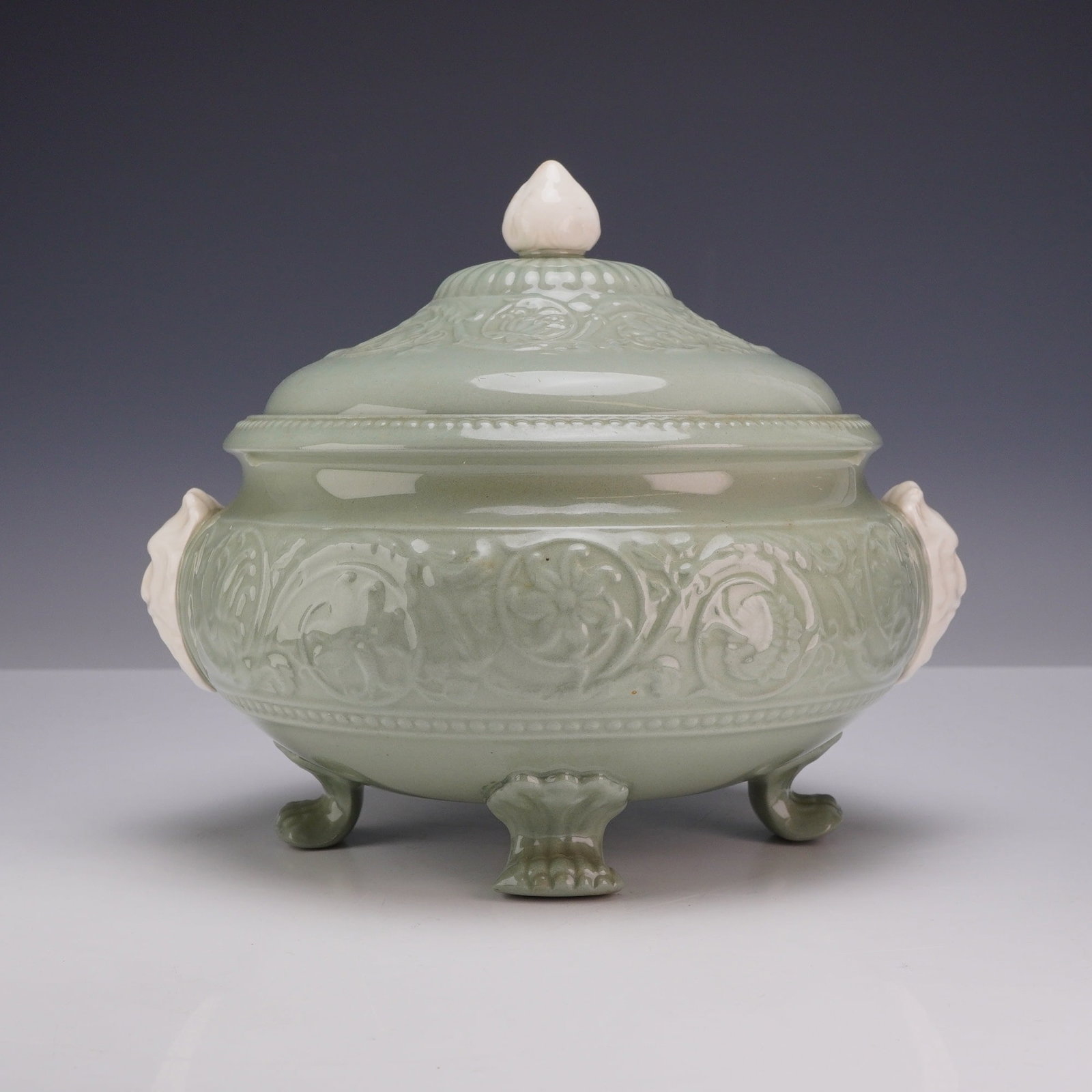 Wedgwood Medway Sage Green and White Lidded Tripod Bowl: A lidded tripod bowl produced by Wedgwood in the Medway pattern. This glazed earthenware vessel features a pale sage green color, often described as a celadon-style glaze, with contrasting white accen