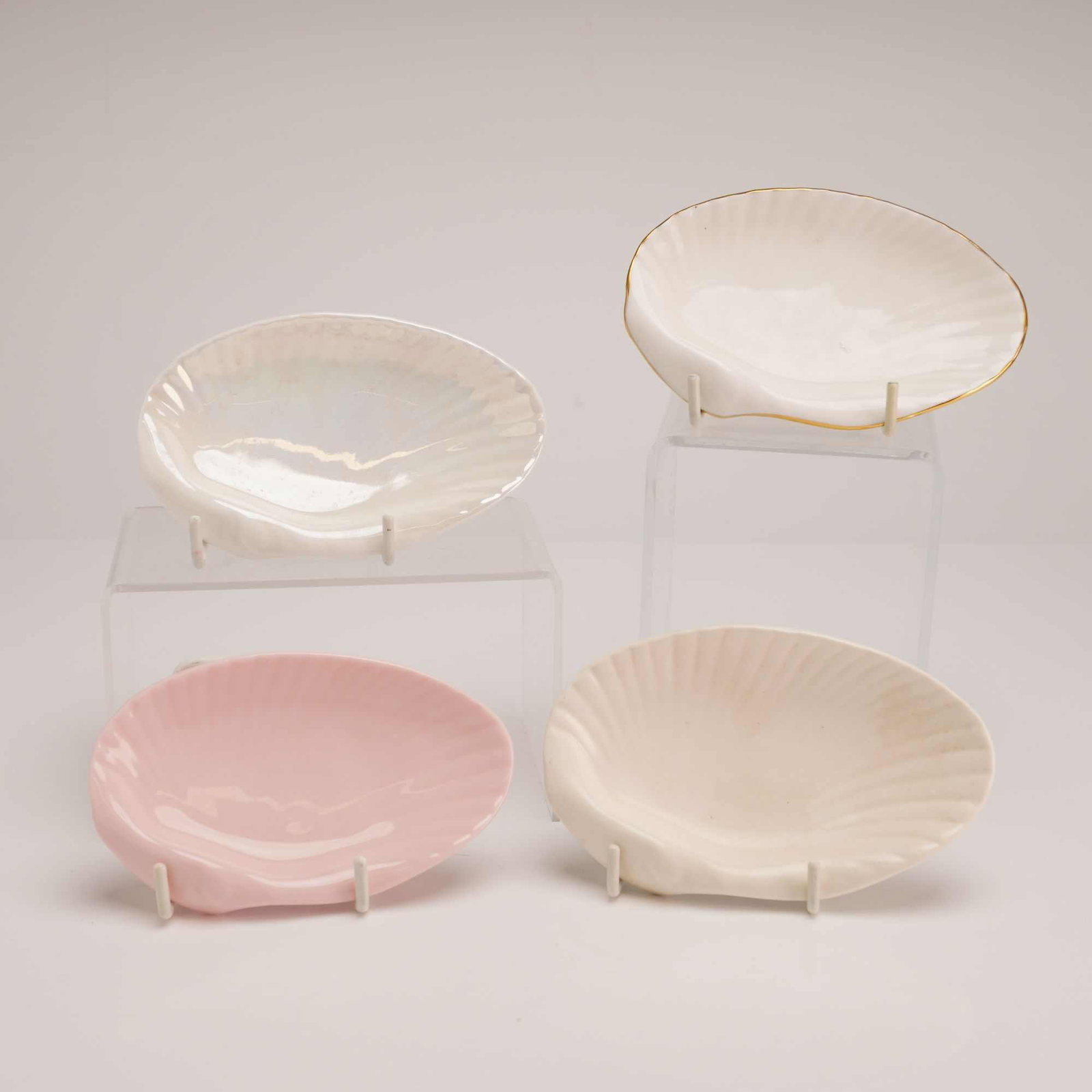 4pc Wedgwood Bone China and Earthenware Shell-Form Dishes (1 of 3)